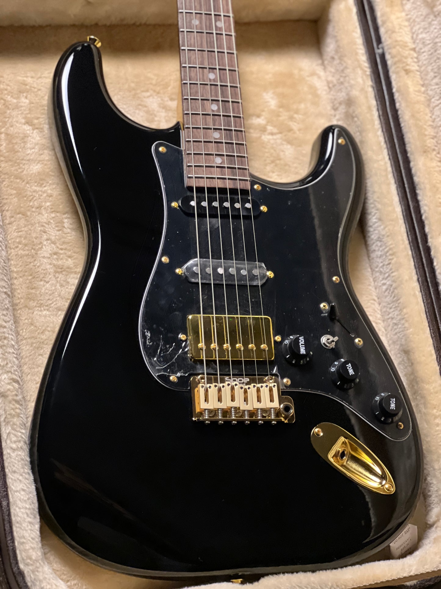 SQOE SEST1009 HSS Custom Shop Series in Black Beauty Gold Hardware Limited Edition with Hardshell Case