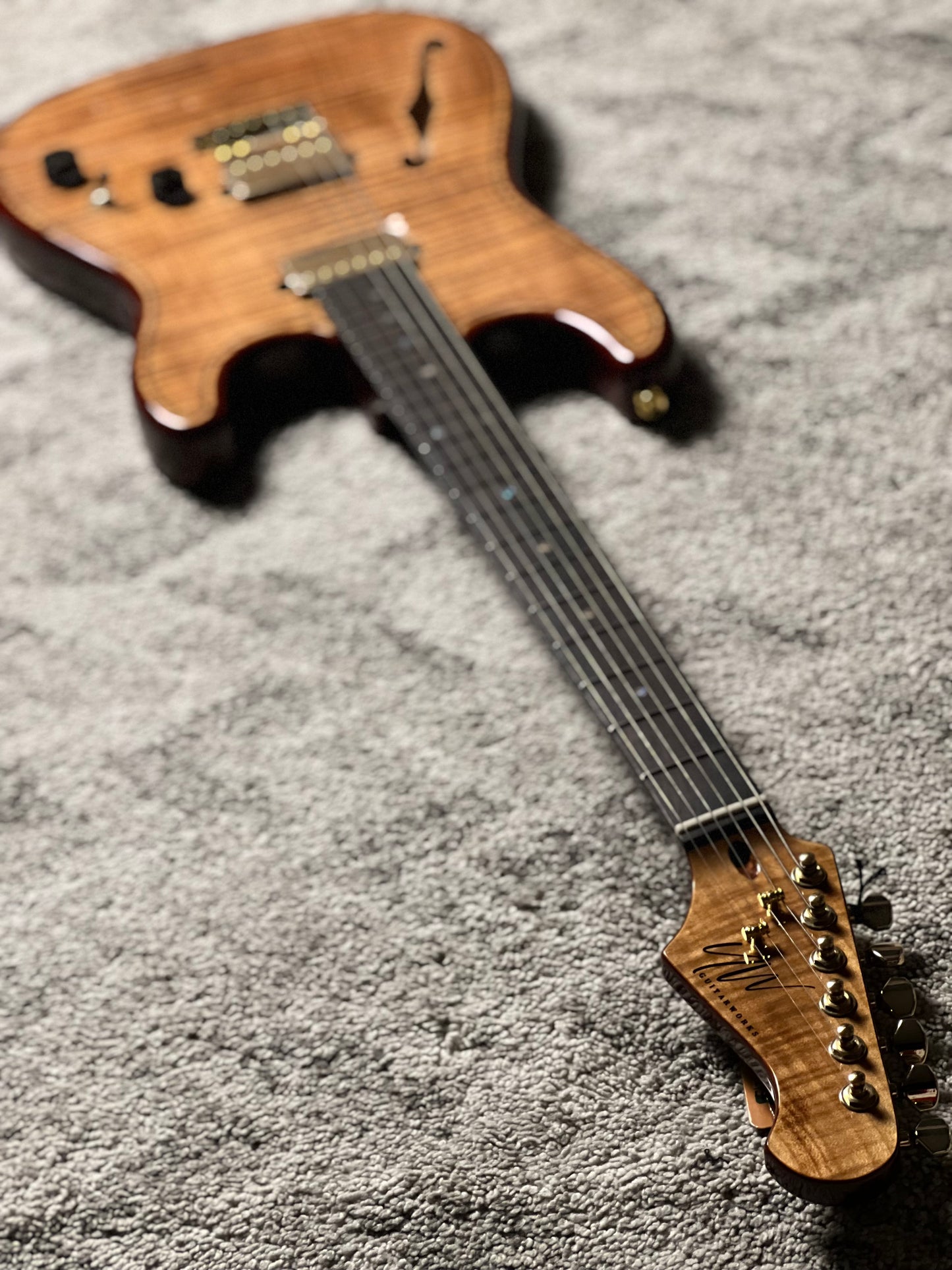 UW GuitarWorks Jazz Pop ST in Whiskey brown
