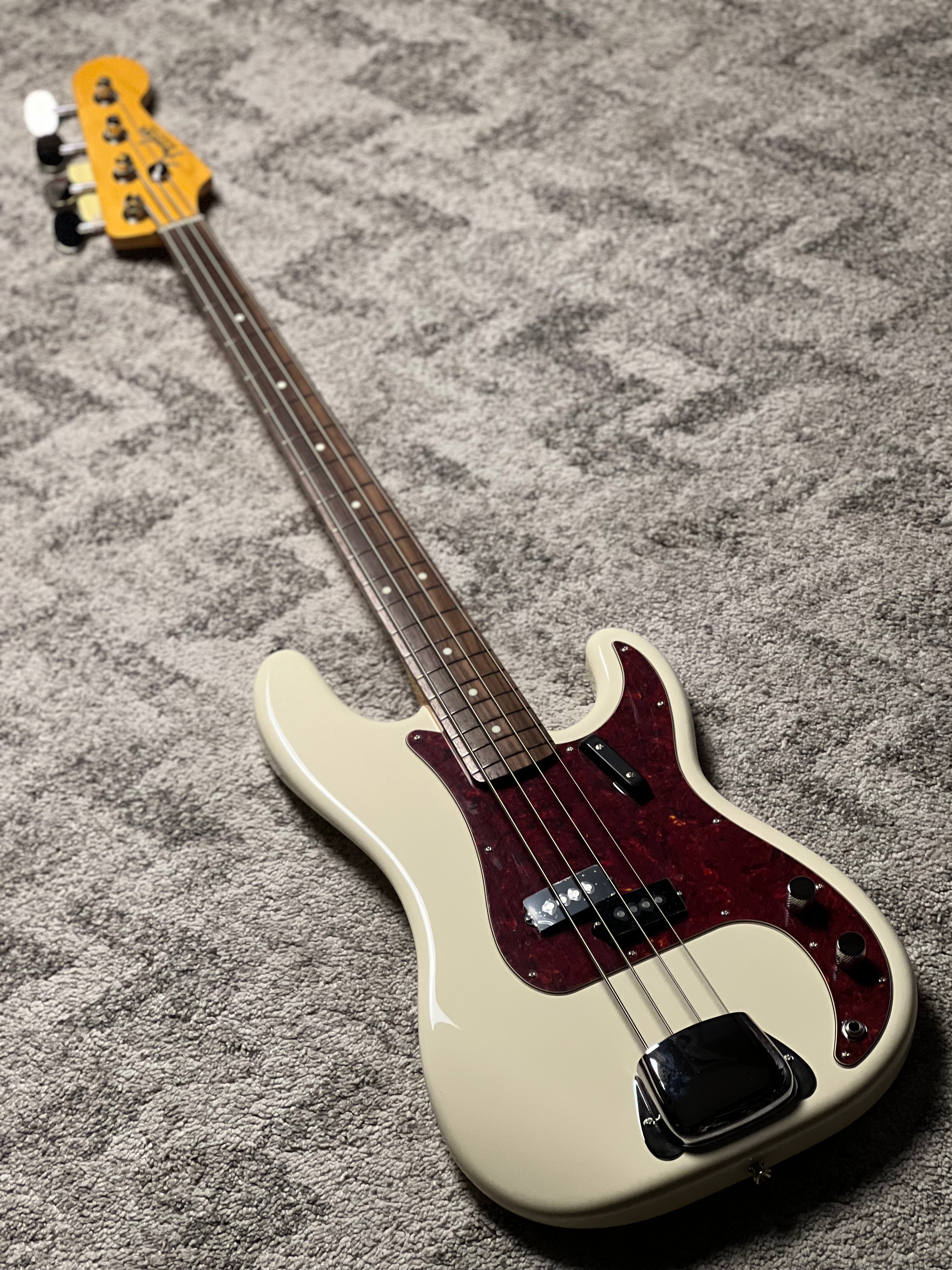 Fender Japan Hama Okamoto Signature Precision Bass in Olympic