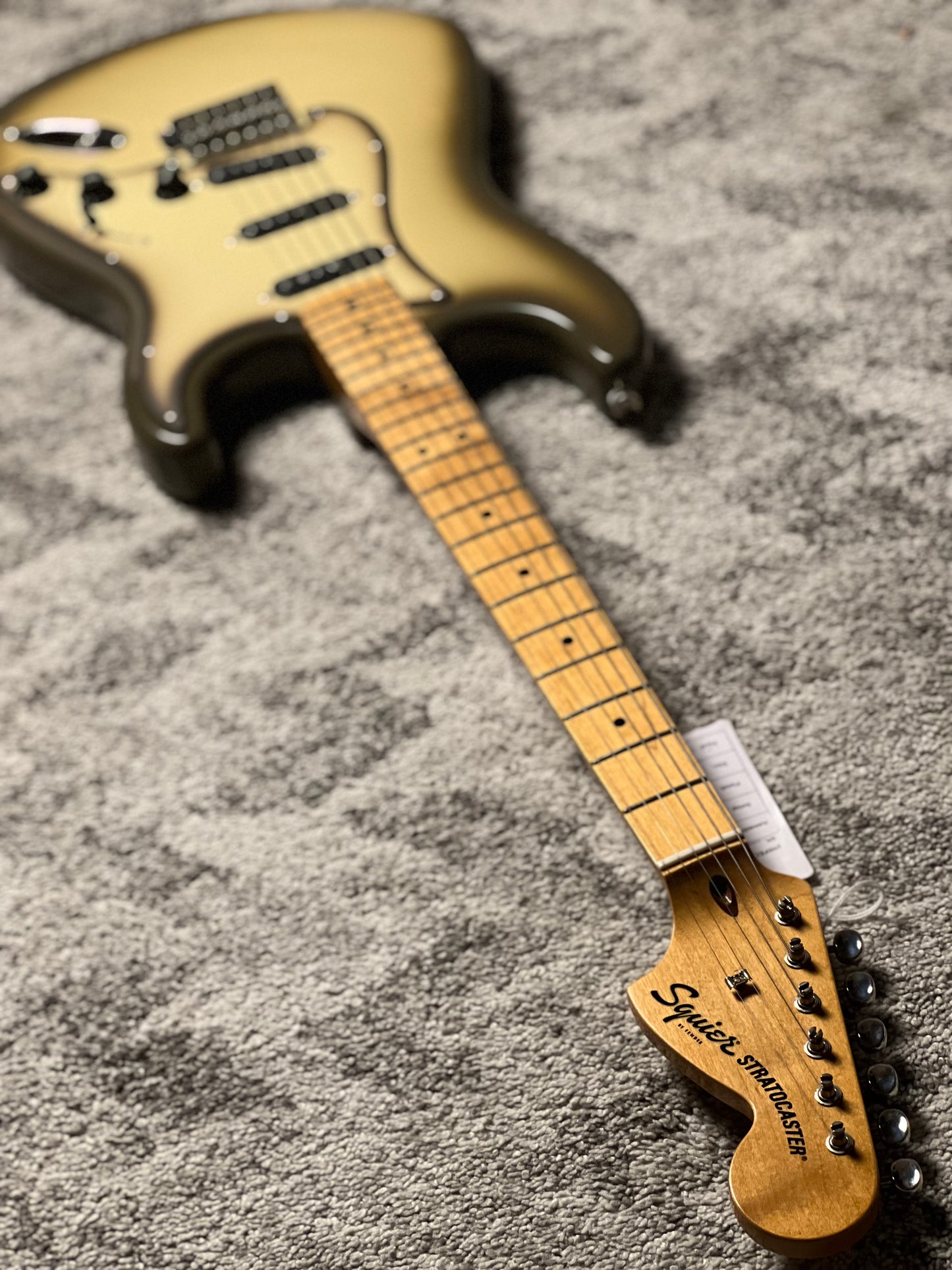 Squier FSR Classic Vibe 70s Stratocaster w/Black Pickguard in Antigua Burst