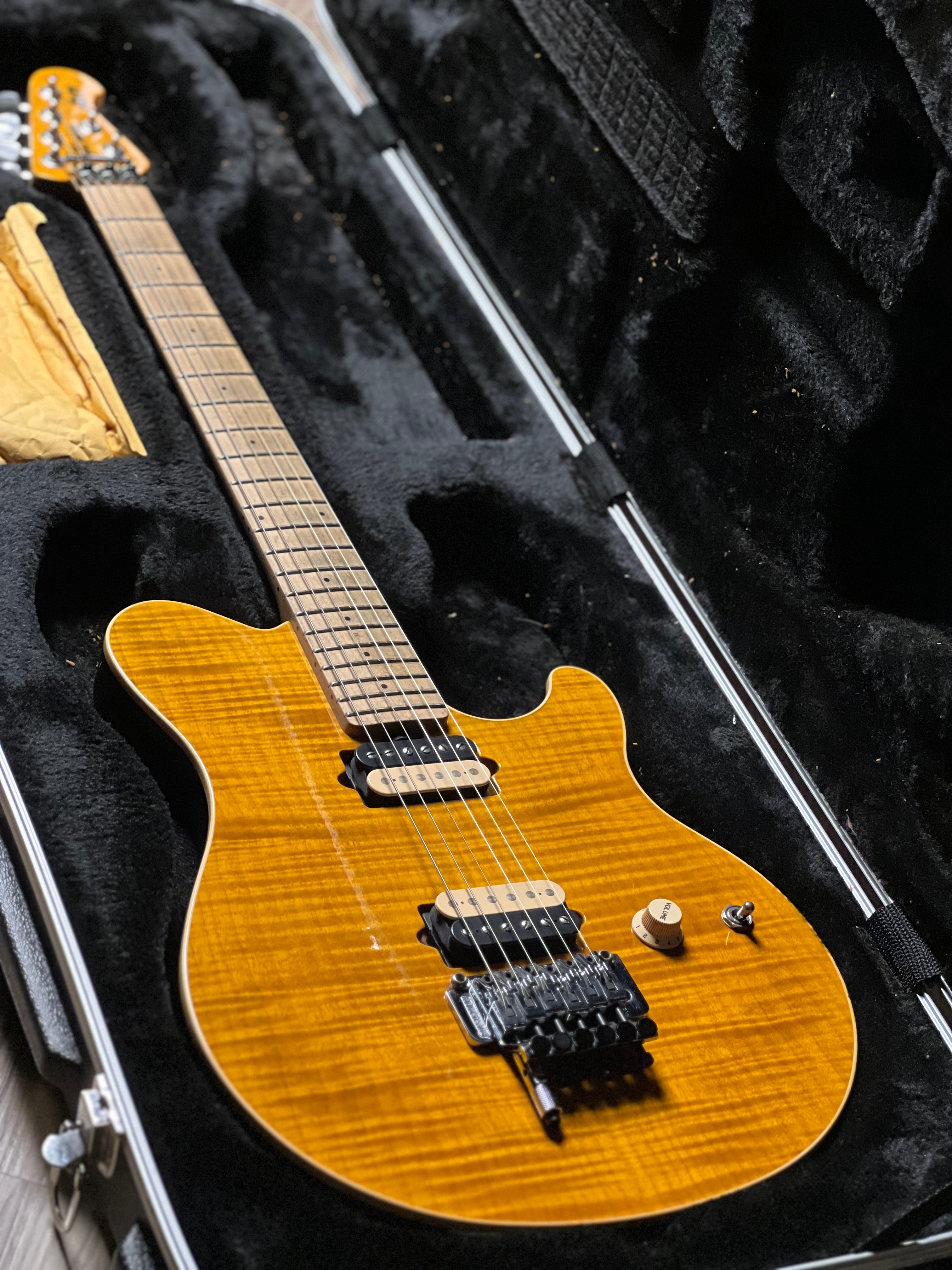 Music Man Axis Trans Gold Flame G84595 (USED) – nafiriguitar.com