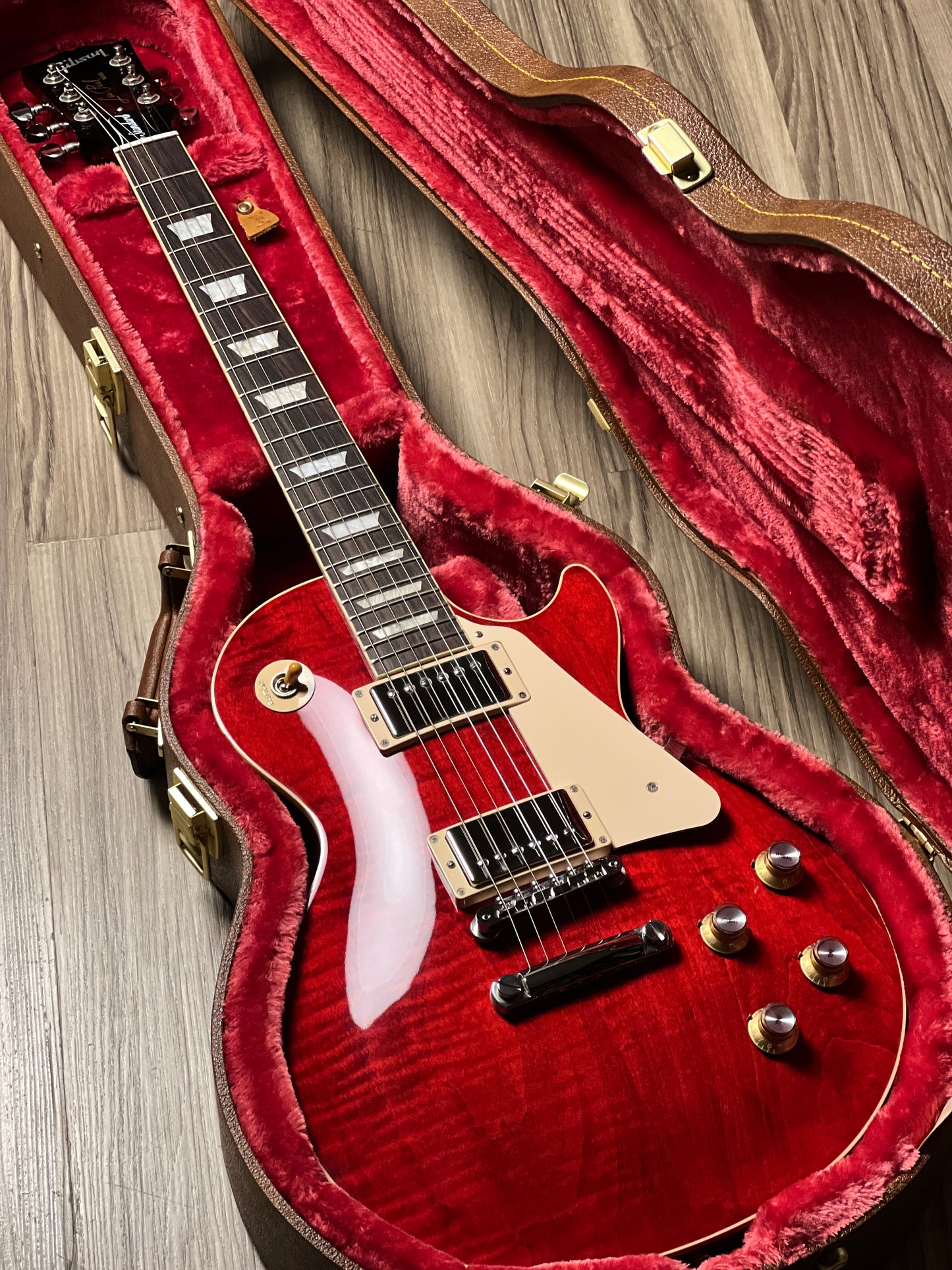 Gibson Les Paul Standard 60s Figured Top in 60s Cherry with Case 229930048