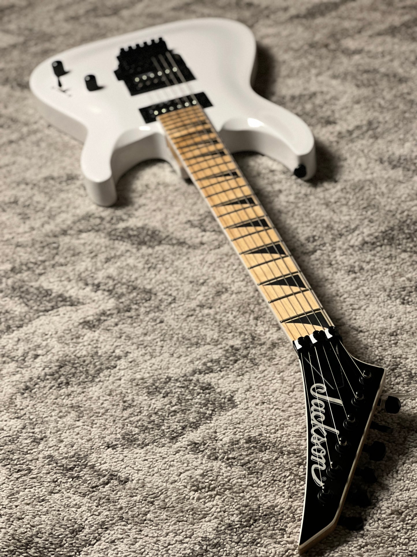 Jackson JS Series Dinky DKA-M JS32 in Snow White