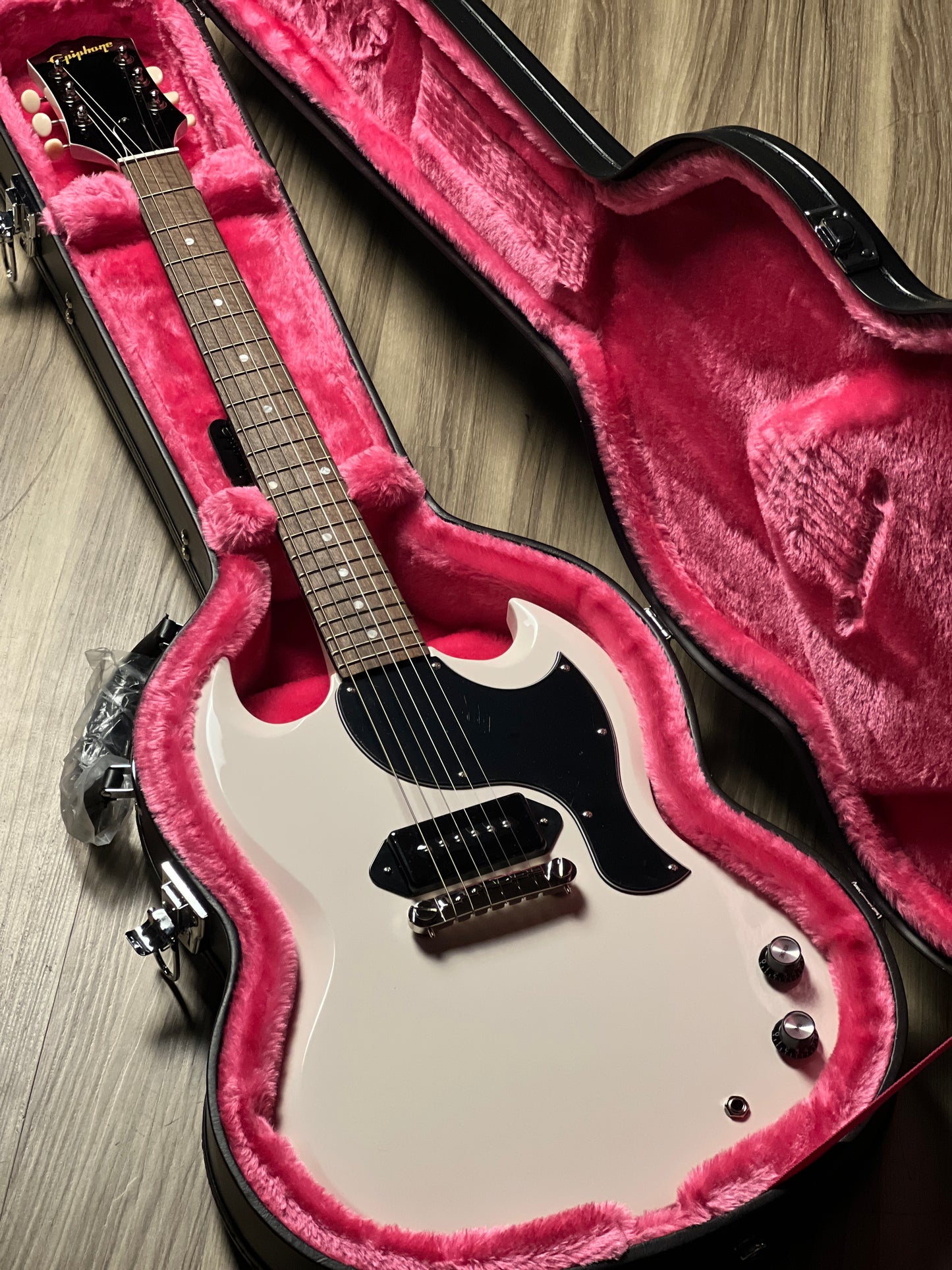 Epiphone Yungblud SG Junior in Classic White with Case