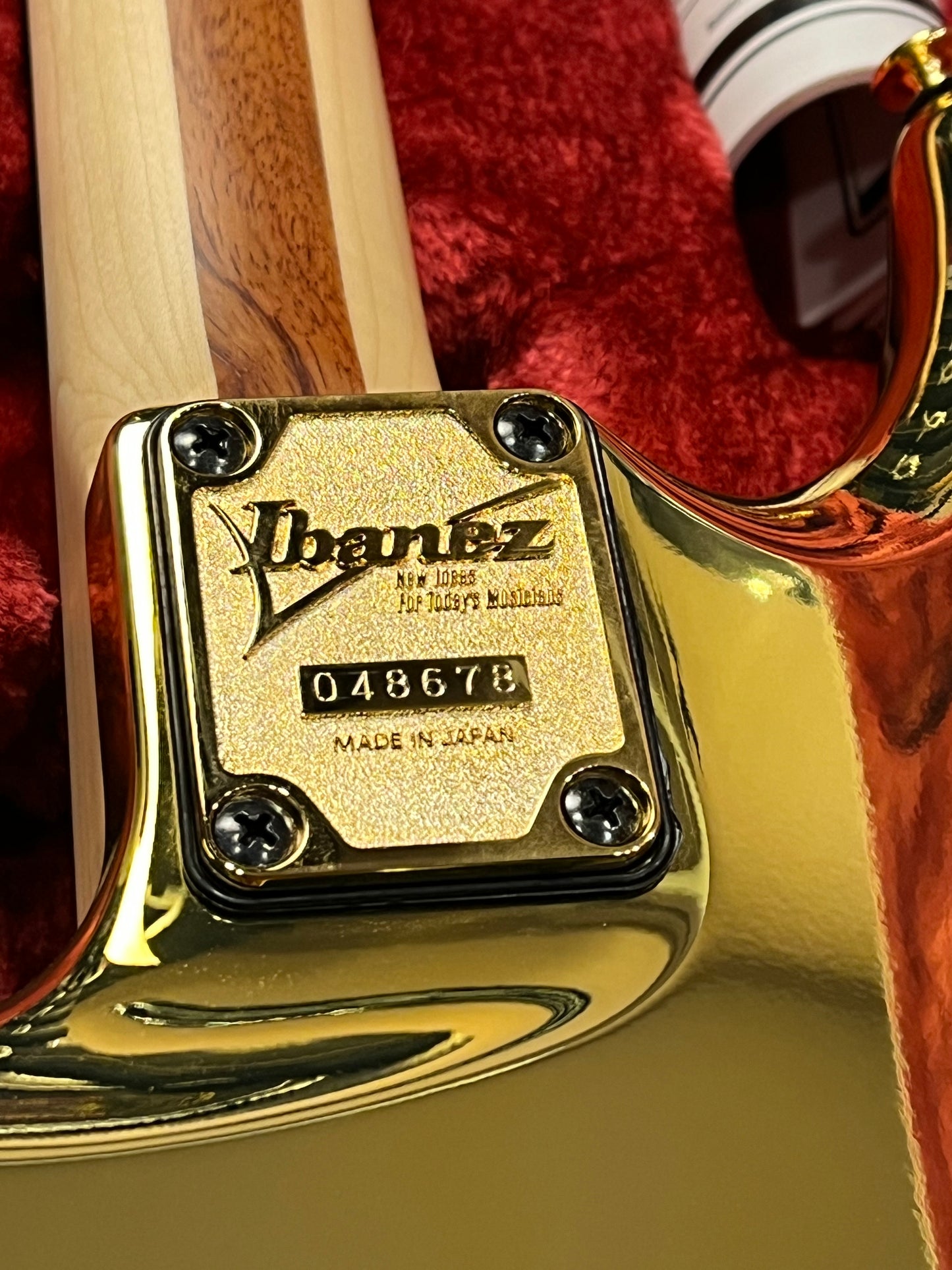 Ibanez JS1GD Joe Satriani Signature in Gold Boy with Case Limited Edition F2518581