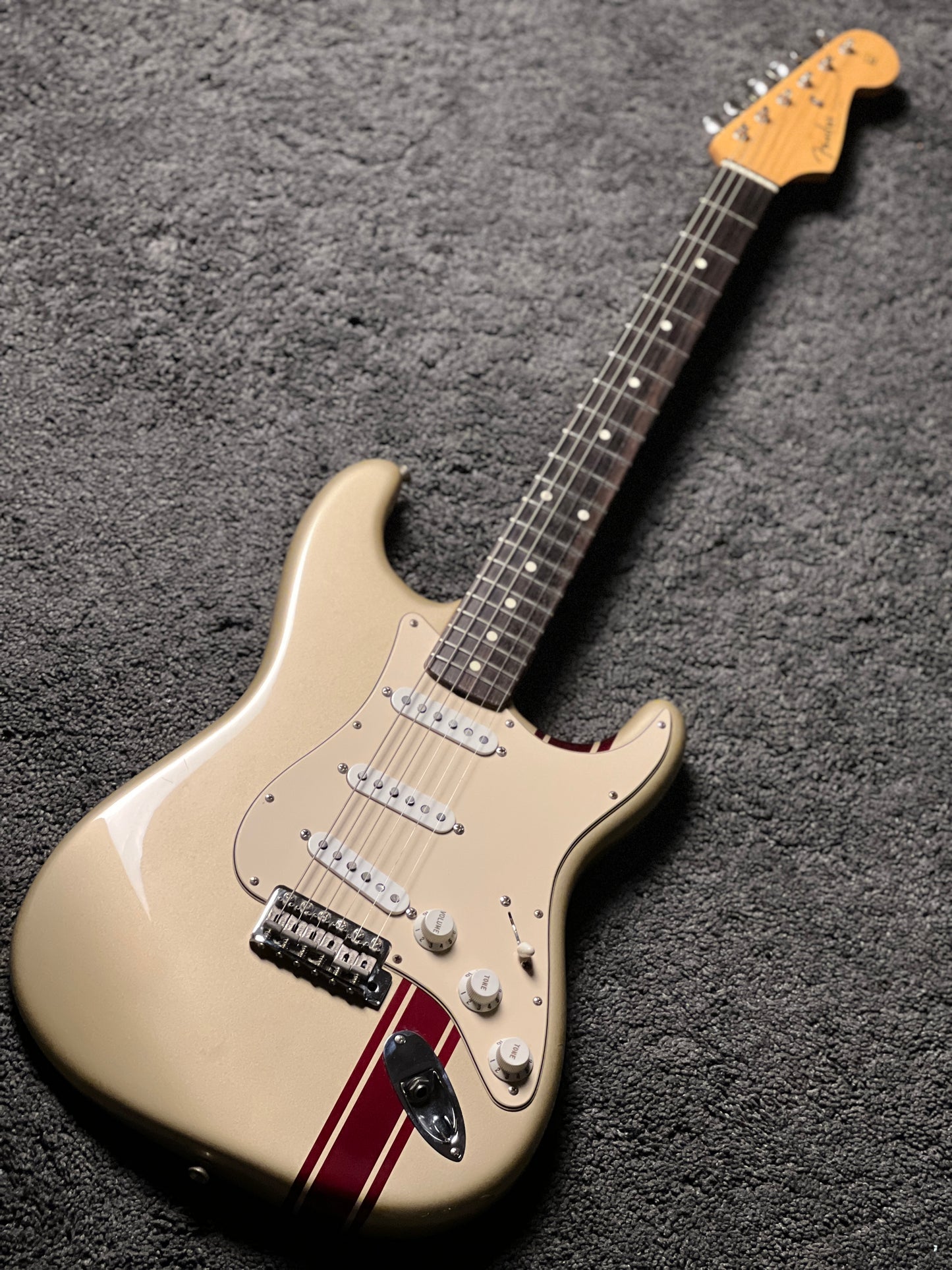 Fender John Mayer Signature Stratocaster Shoreline Gold with Burgundy Racing Stripe SE01716 (USED)