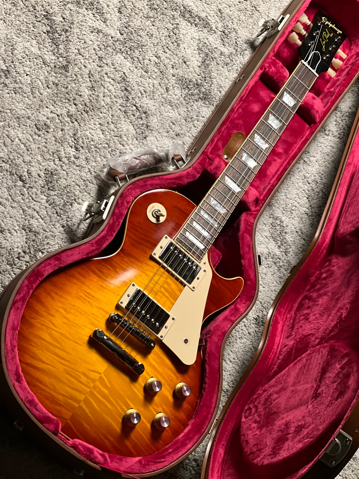 Epiphone 1960 Les Paul Standard Reissue in Washed Cherry Burst w/Case 25011520041