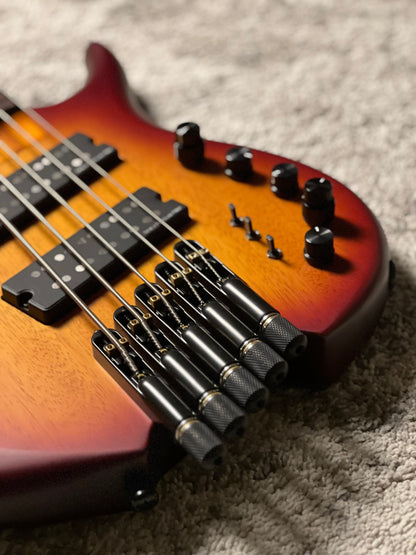 Sire Marcus Miller M6 5-string Headless in Tobacco Sunburst Satin