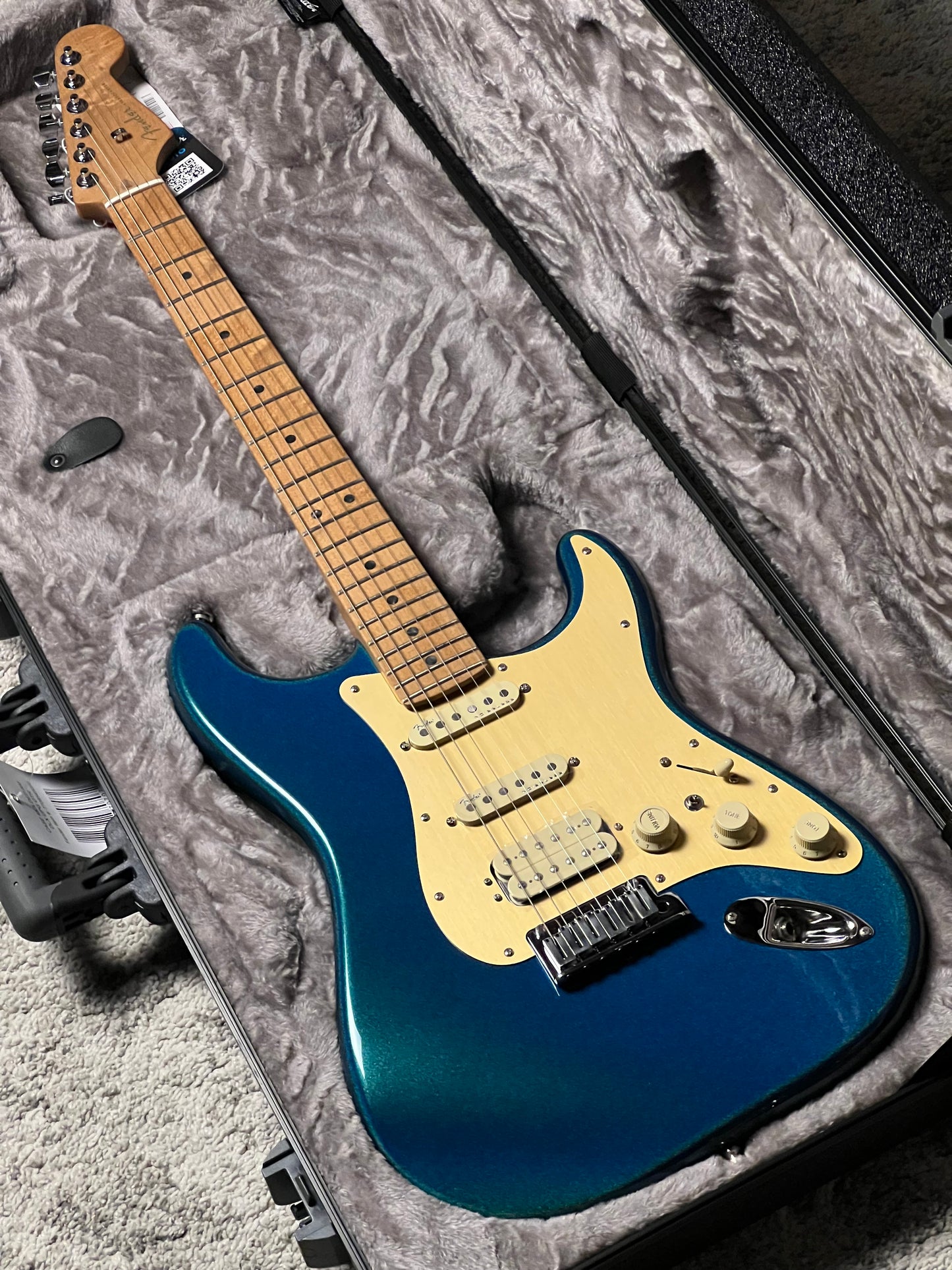 Fender FSR American Ultra II Stratocaster HSS with Roasted Maple FB in Aurora Metallic US25001512