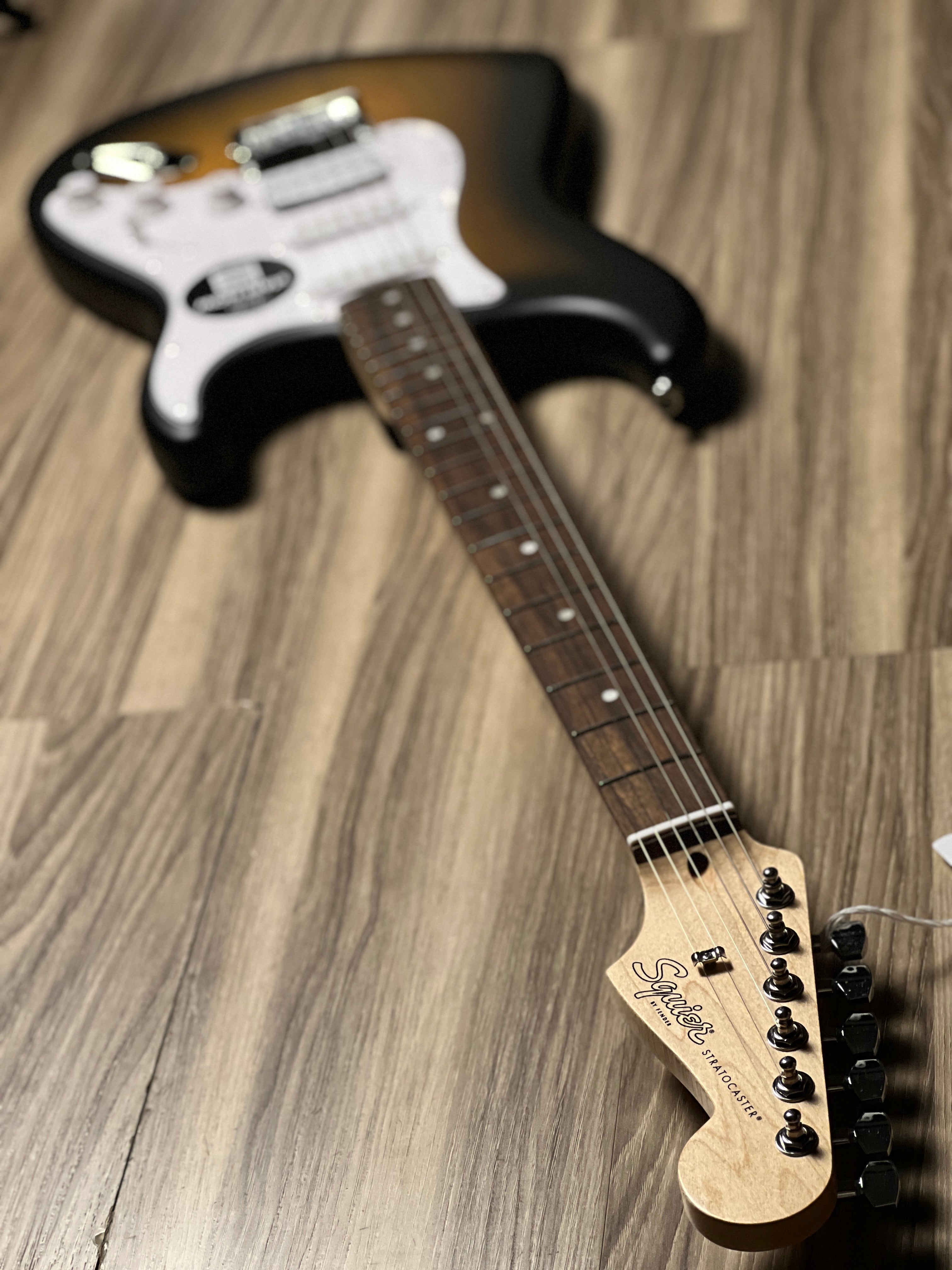 Squier Debut Series Stratocaster HT HSS with Laurel FB in 2 Tone