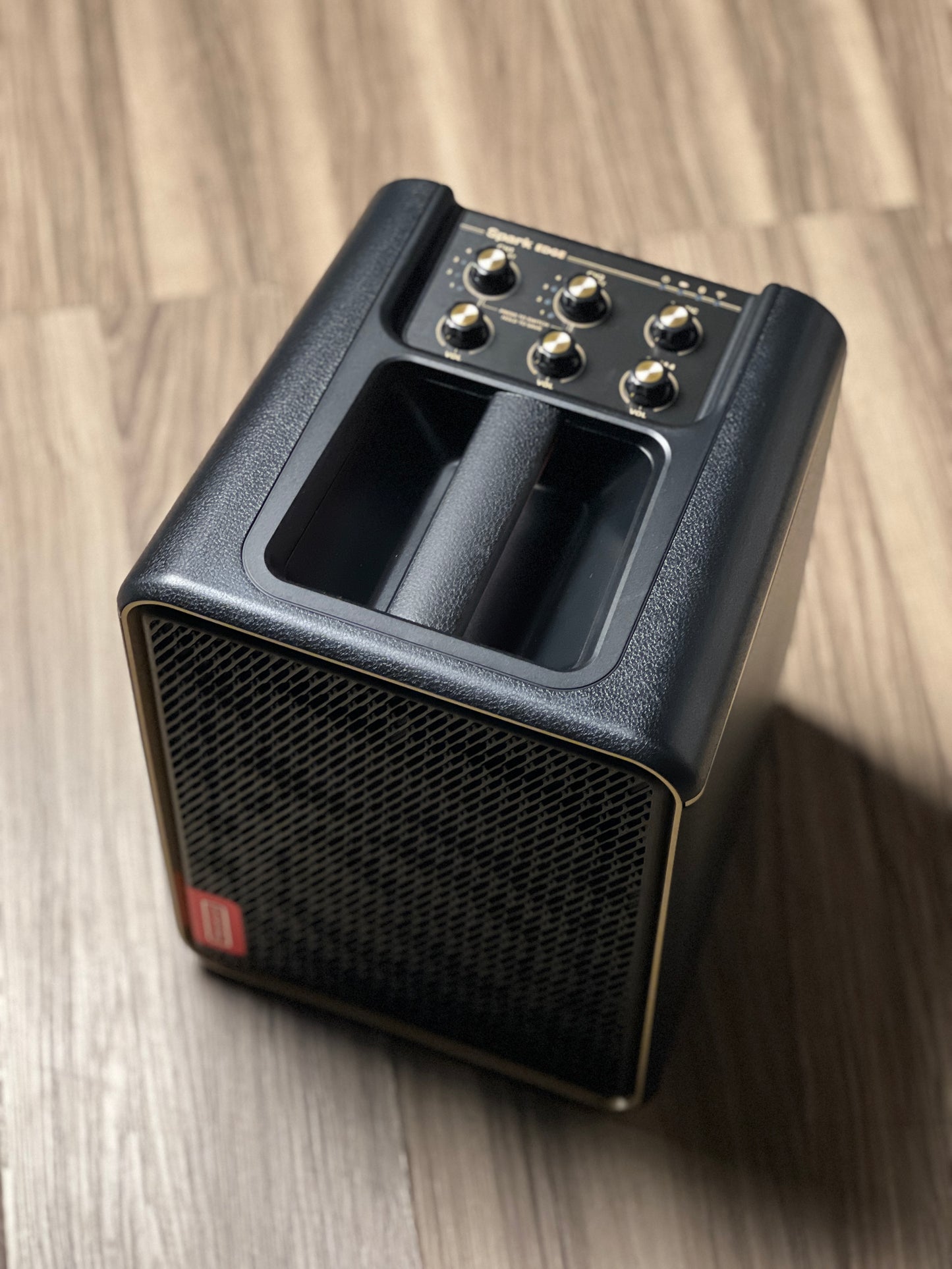 Positive Grid Spark Smart Combo Amplifier สำหรับกีตาร์ไฟฟ้าและอะคูสติกและเบส 