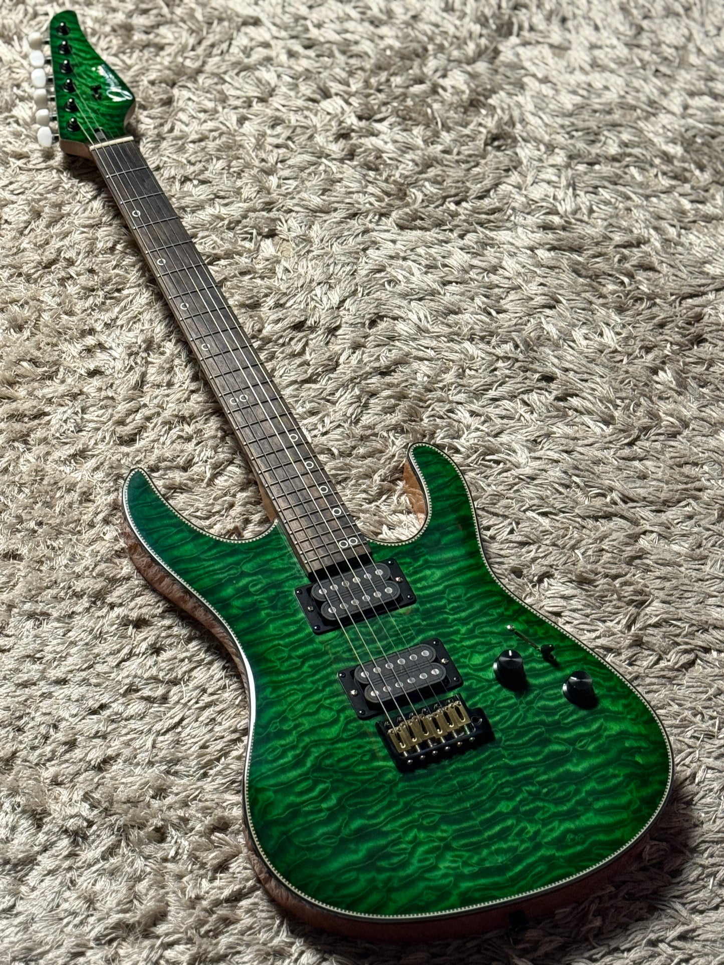 Dhatarattha Custom DST HH Quilt in Emerald Green with Rosewood FB