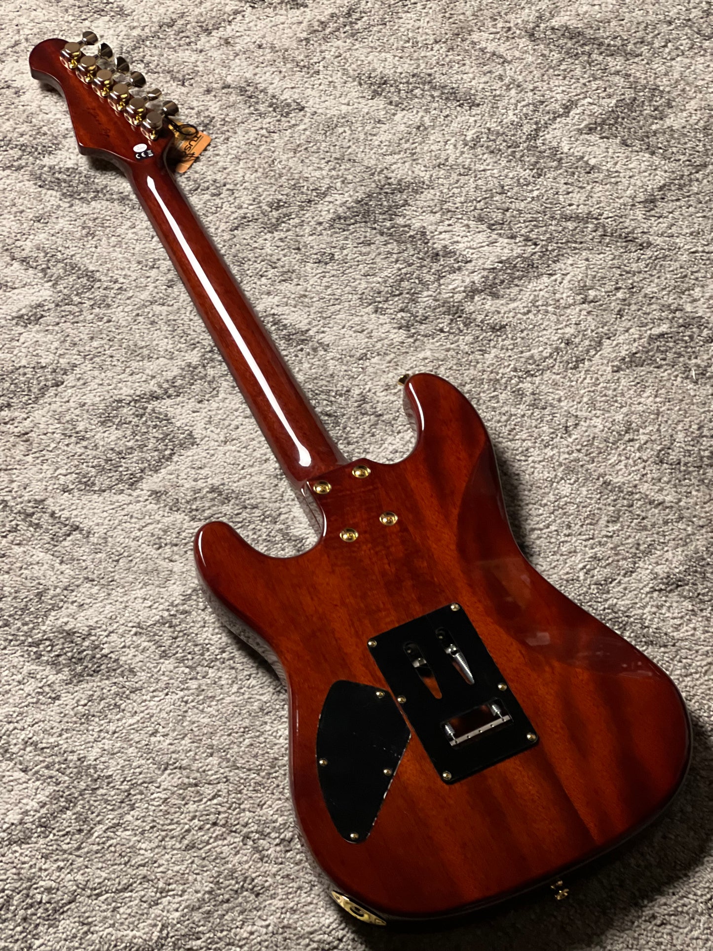 UW GuitarWorks Jazz Pop ST in Whiskey brown