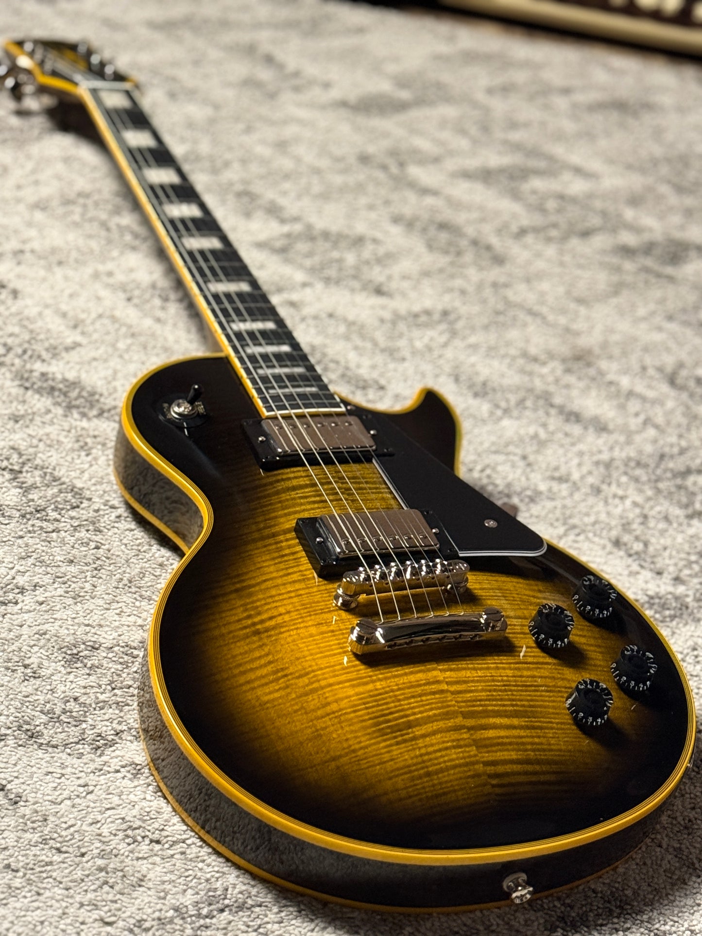 Epiphone Les Paul Custom Widow in Yellow Burst