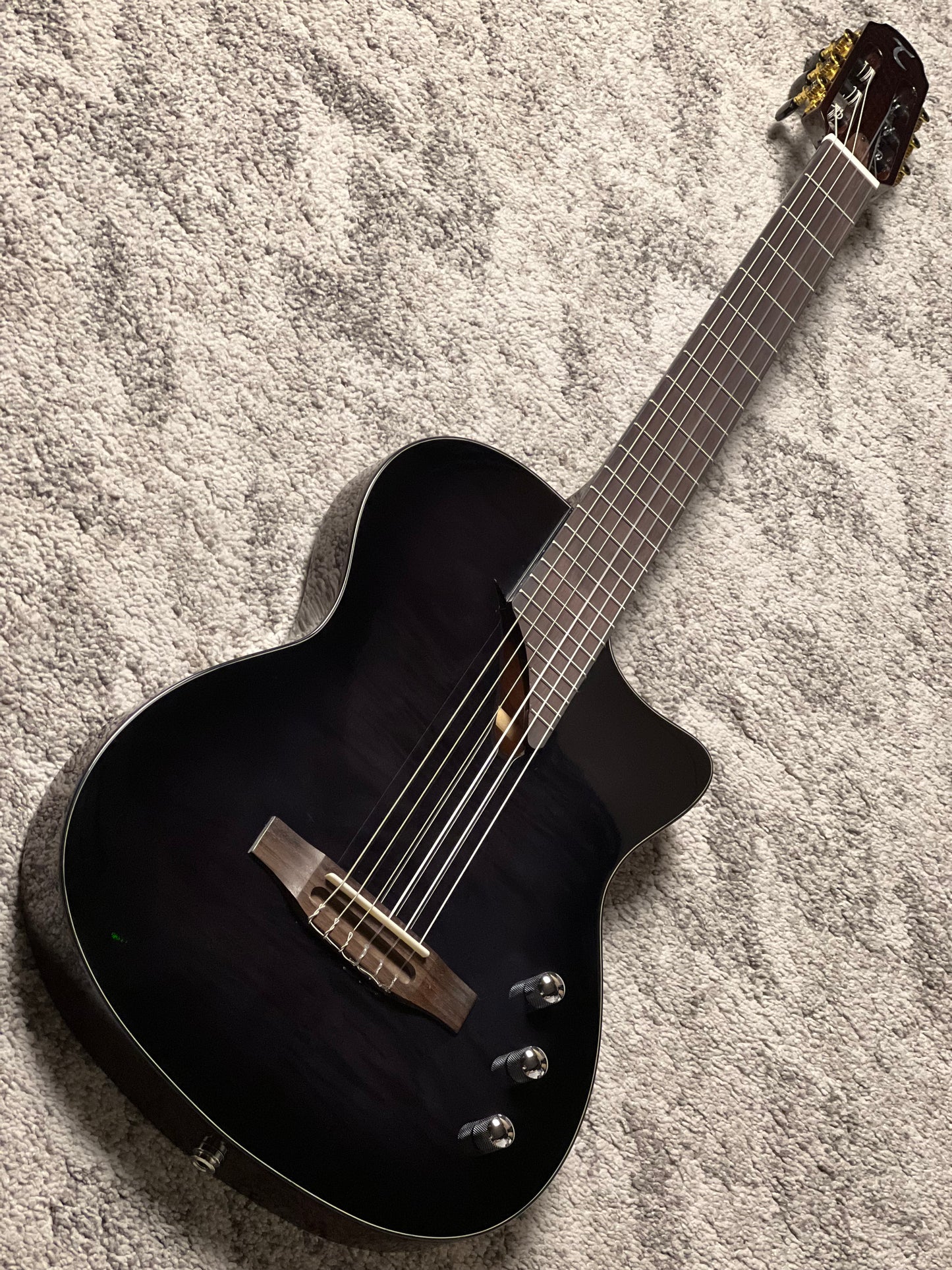 Tanglewood EM DC6 Nylon พร้อมปรีแอมป์ Fishman สีธรรมชาติ