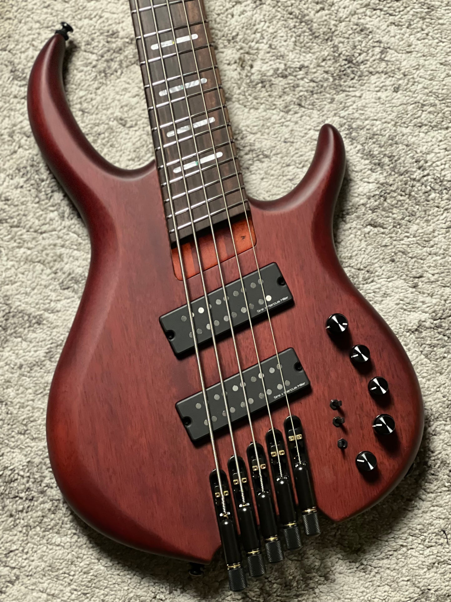 Sire Marcus Miller M6 5-string Headless in Mahogany Satin