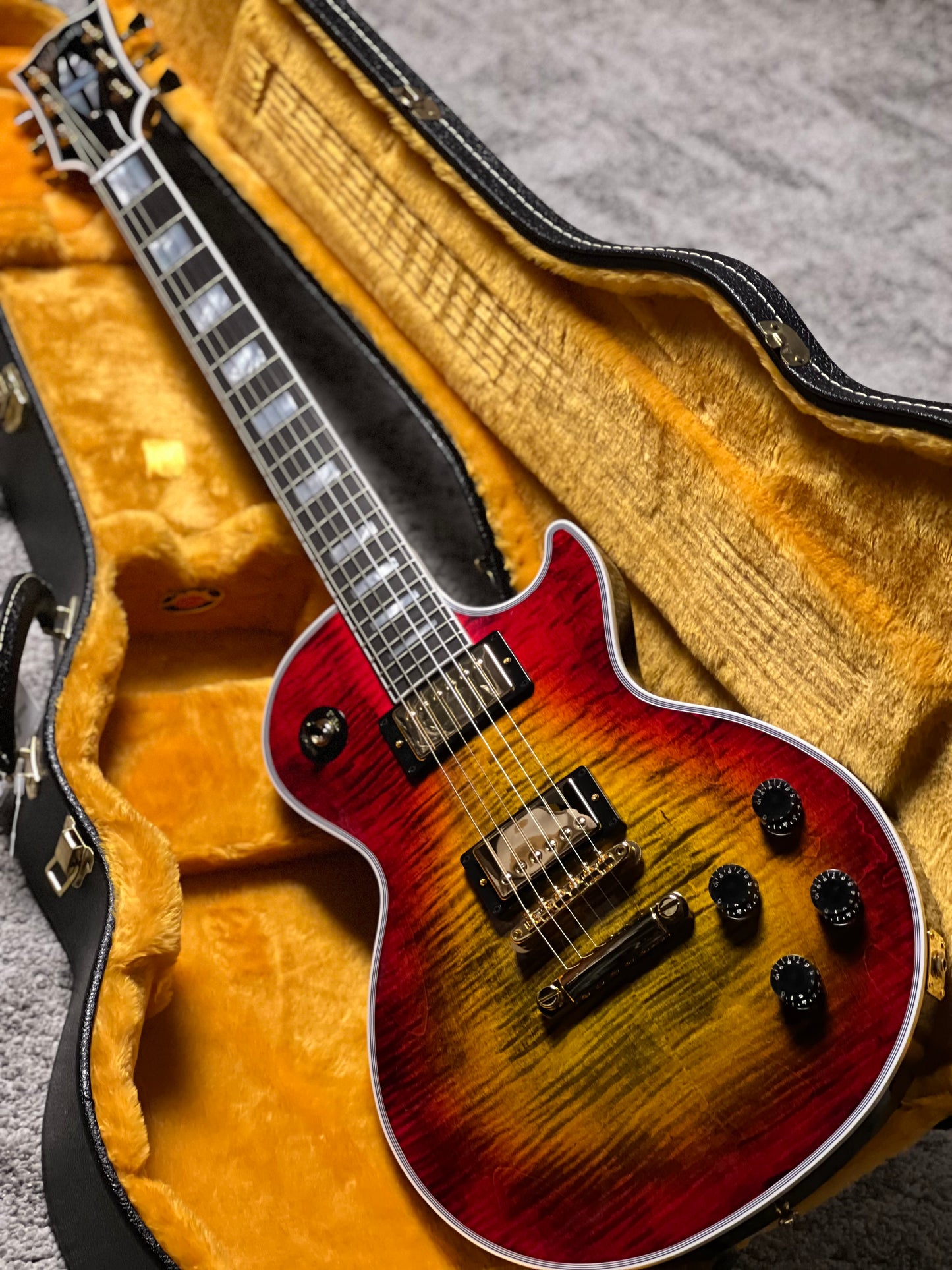 Gibson Custom Les Paul Axcess Custom Figured Top in Bengal Burst CS600464