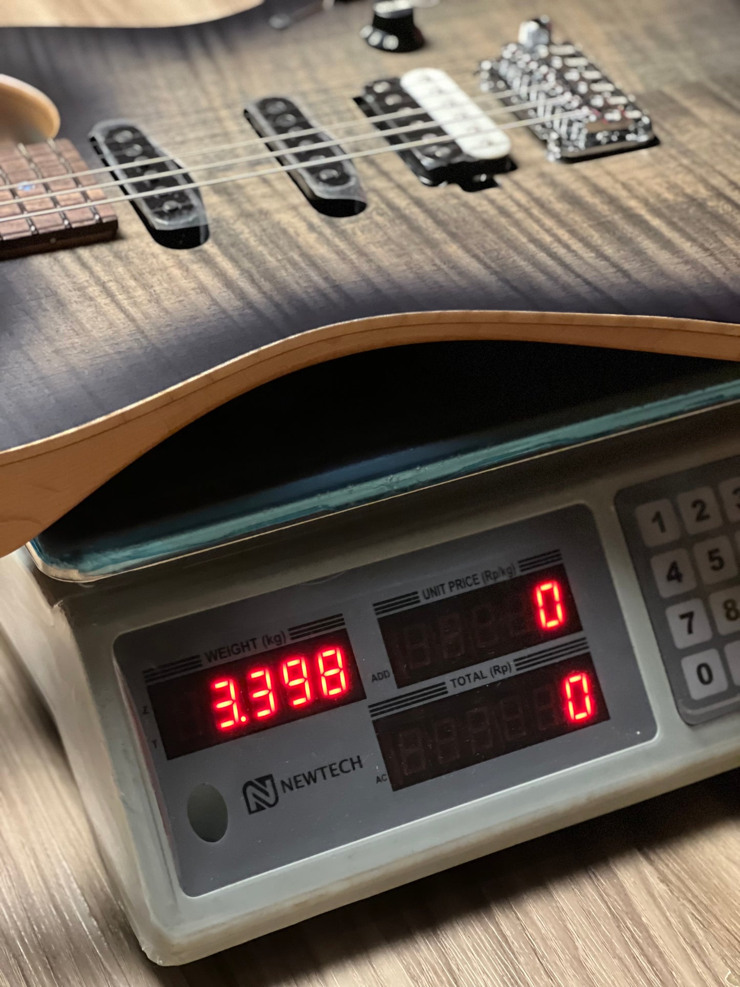 Ibanez TQM2-CUF Tom Quayle Signature  in Charcol Black Burst Flat with Case F2429226