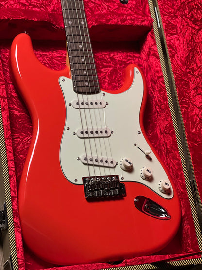 SQOE SEST1002 RD SSS Custom Shop Series in Fiesta Red Limited Edition with Hardshell Case