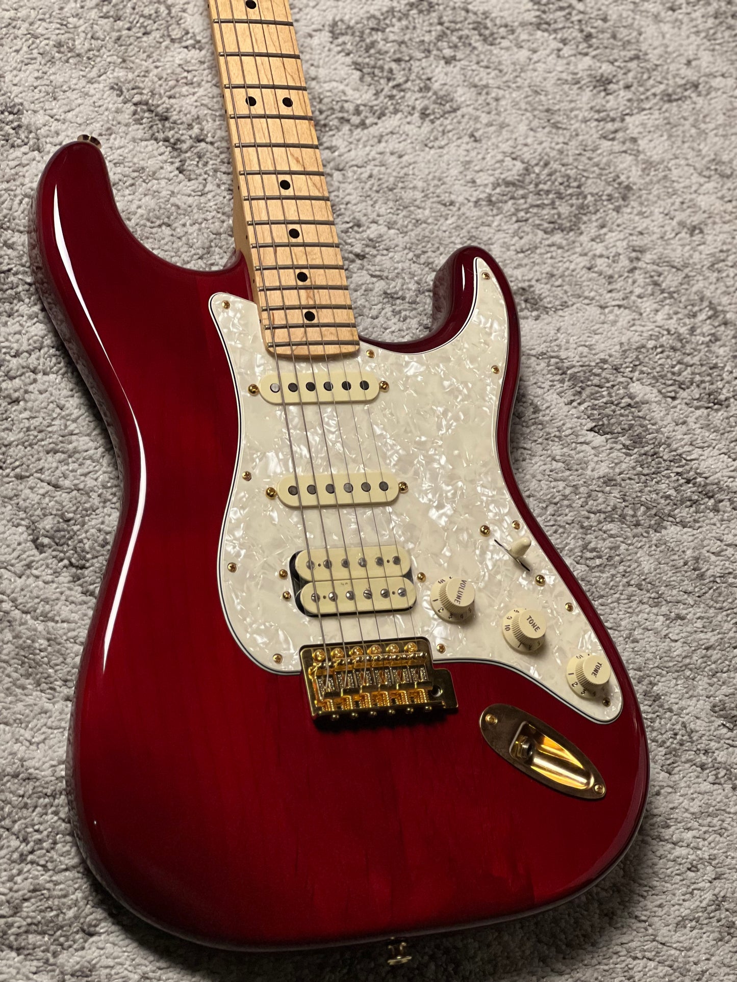 Fender Tash Sultana Stratocaster With Maple FB In Transparent Cherry MX20069998