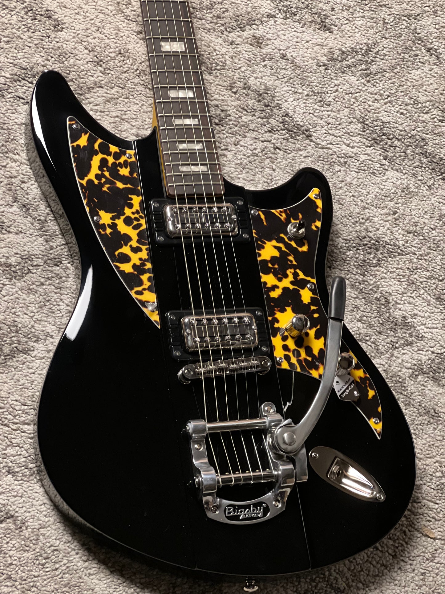 Schecter Spitfire Solid-Body in Black Leopard