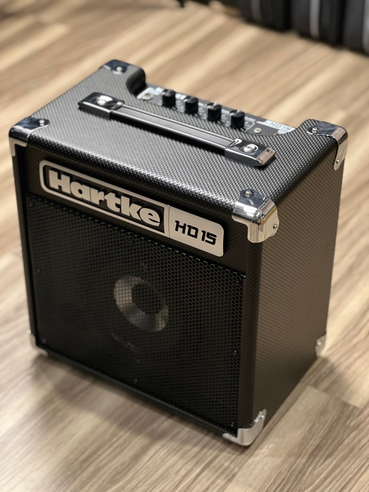 Hartke Hydrive HD15 15W 6.5″ Bass Combo Ampli