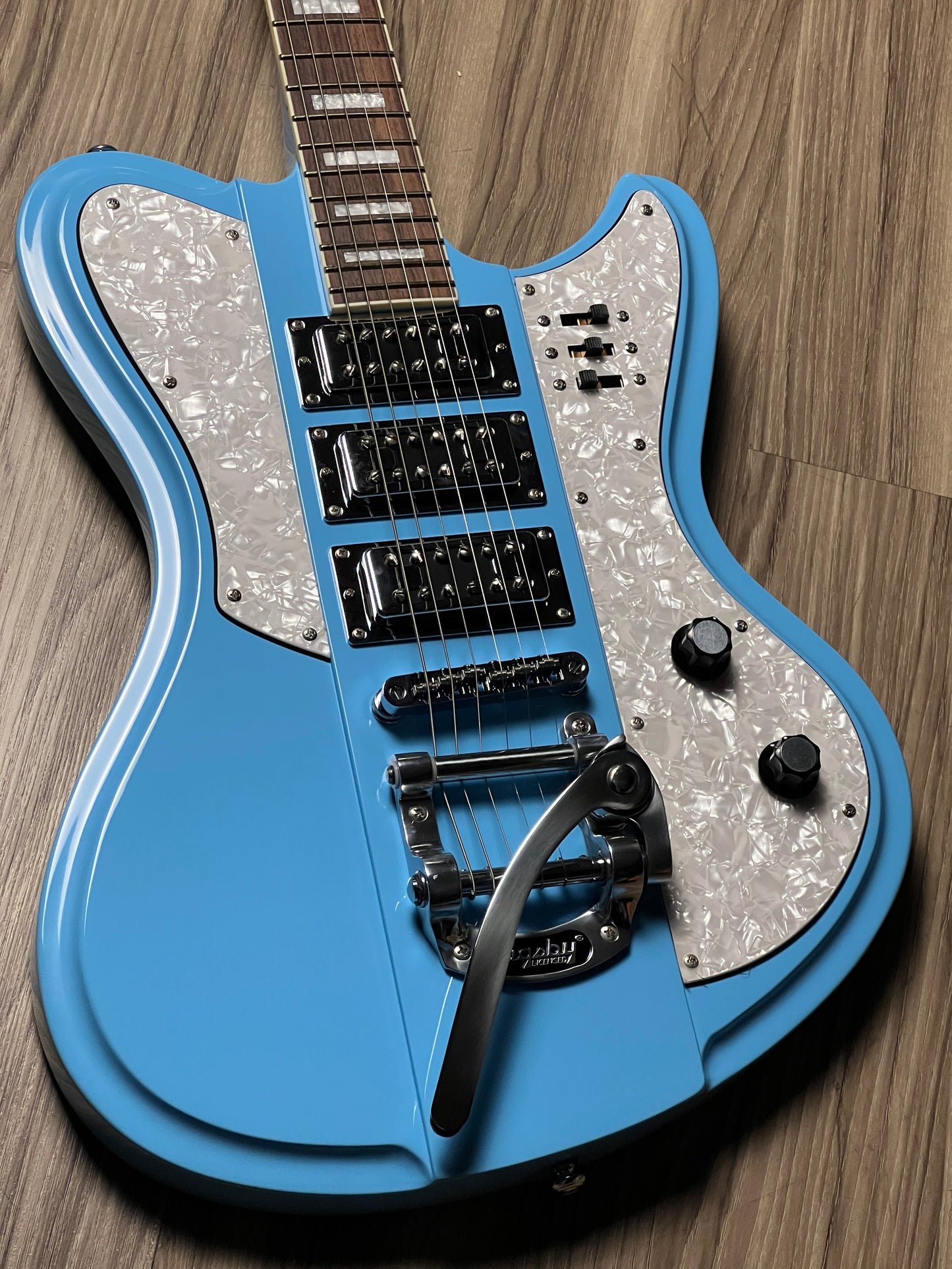 Schecter Ultra-III in Vintage Blue