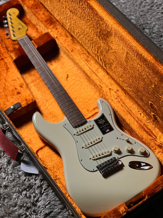 Fender American Vintage II 61 Stratocaster with Rosewood FB in Olympic White V2444963