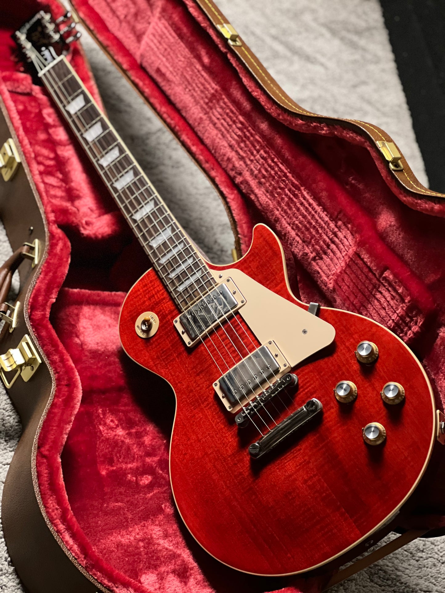 Gibson Les Paul Standard 60s Figured Top in 60s Cherry with Case 228230249
