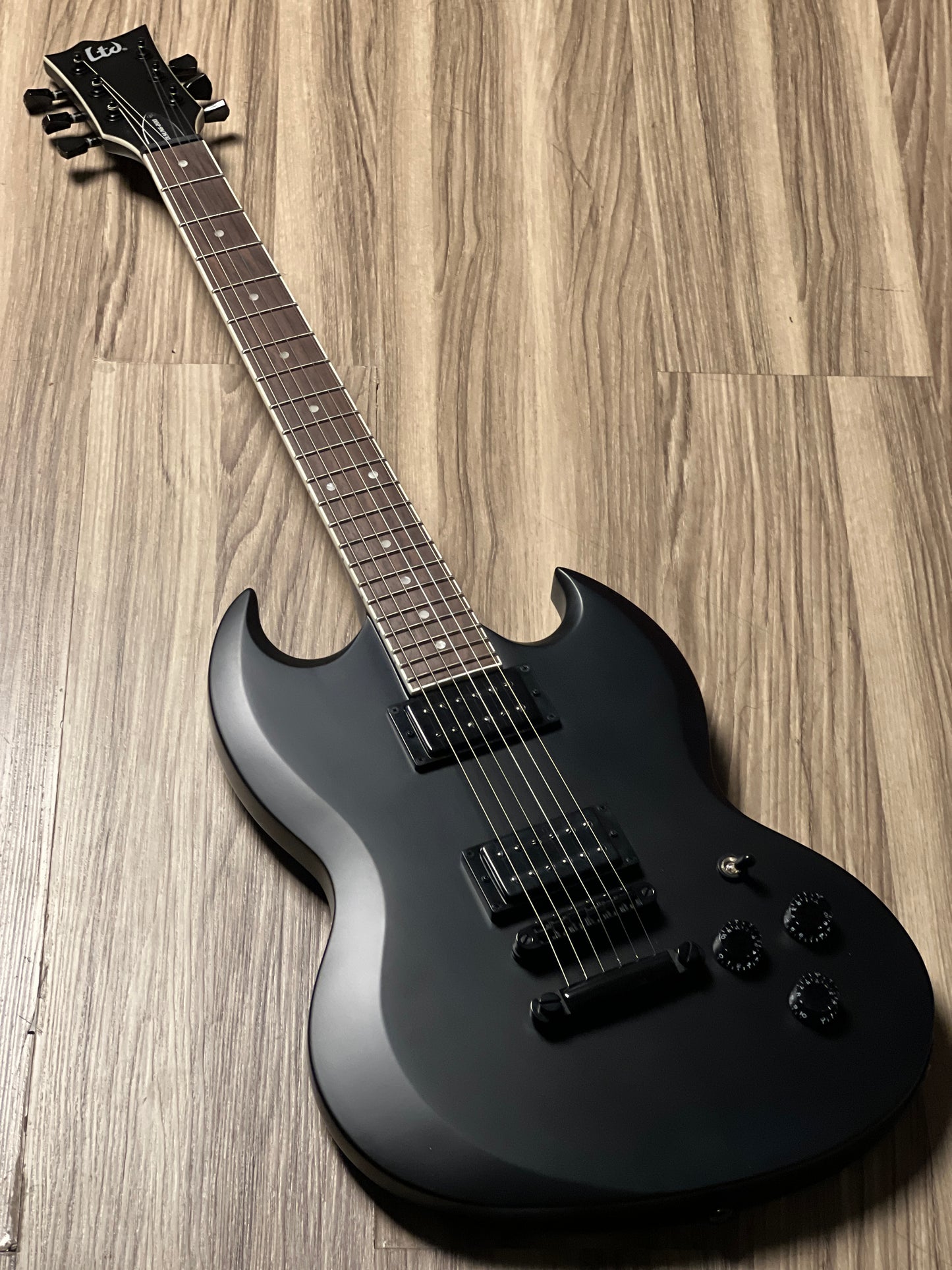 ESP LTD VOLSUNG-200 In Black Satin