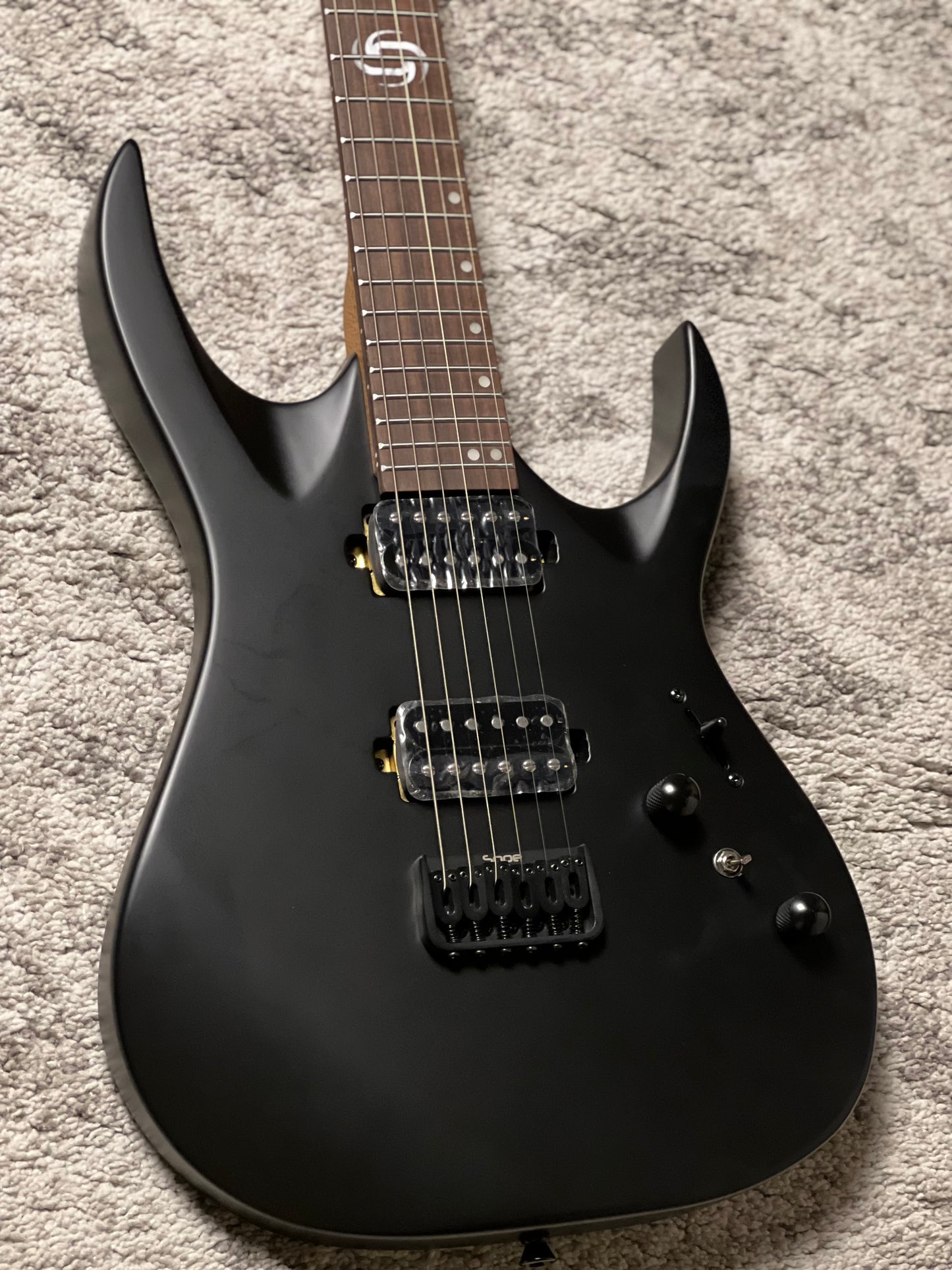 SQOE SEIB6S BK in Satin Black