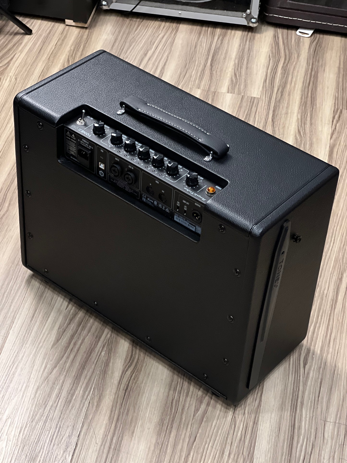 IK Multimedia TONEX Cab 700-watt 1 x 12-inch Powered Speaker Cabinet in Black