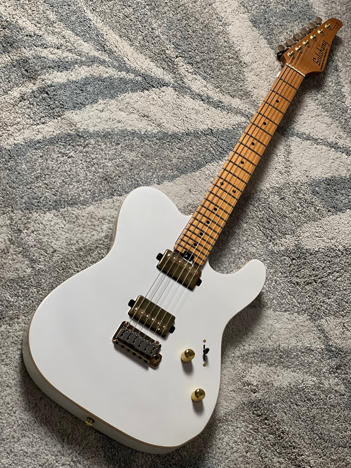 Soloking MT-1 Modern HH MKII in Pearl White Metallic with Roasted Maple FB and Gold Hardware