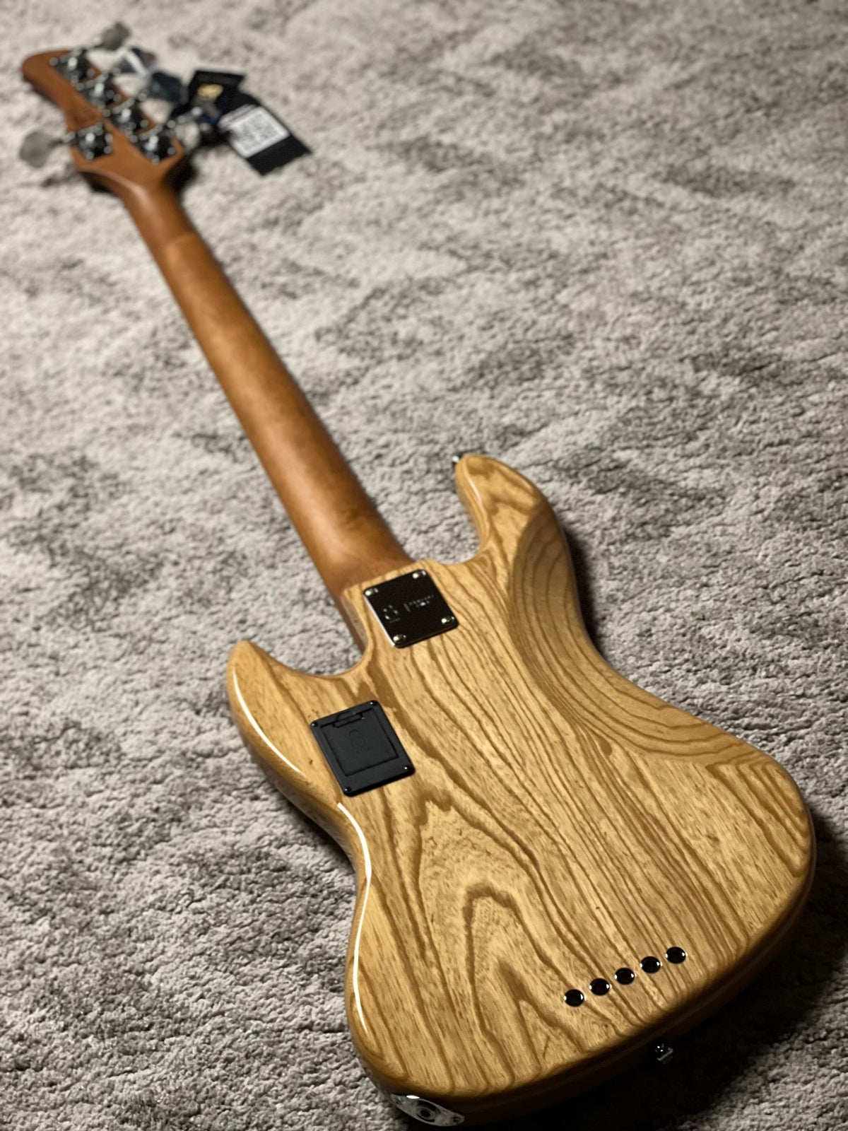 Sire Marcus Miller V8 Swamp Ash 5-String Bass Guitar in Natural With Bag