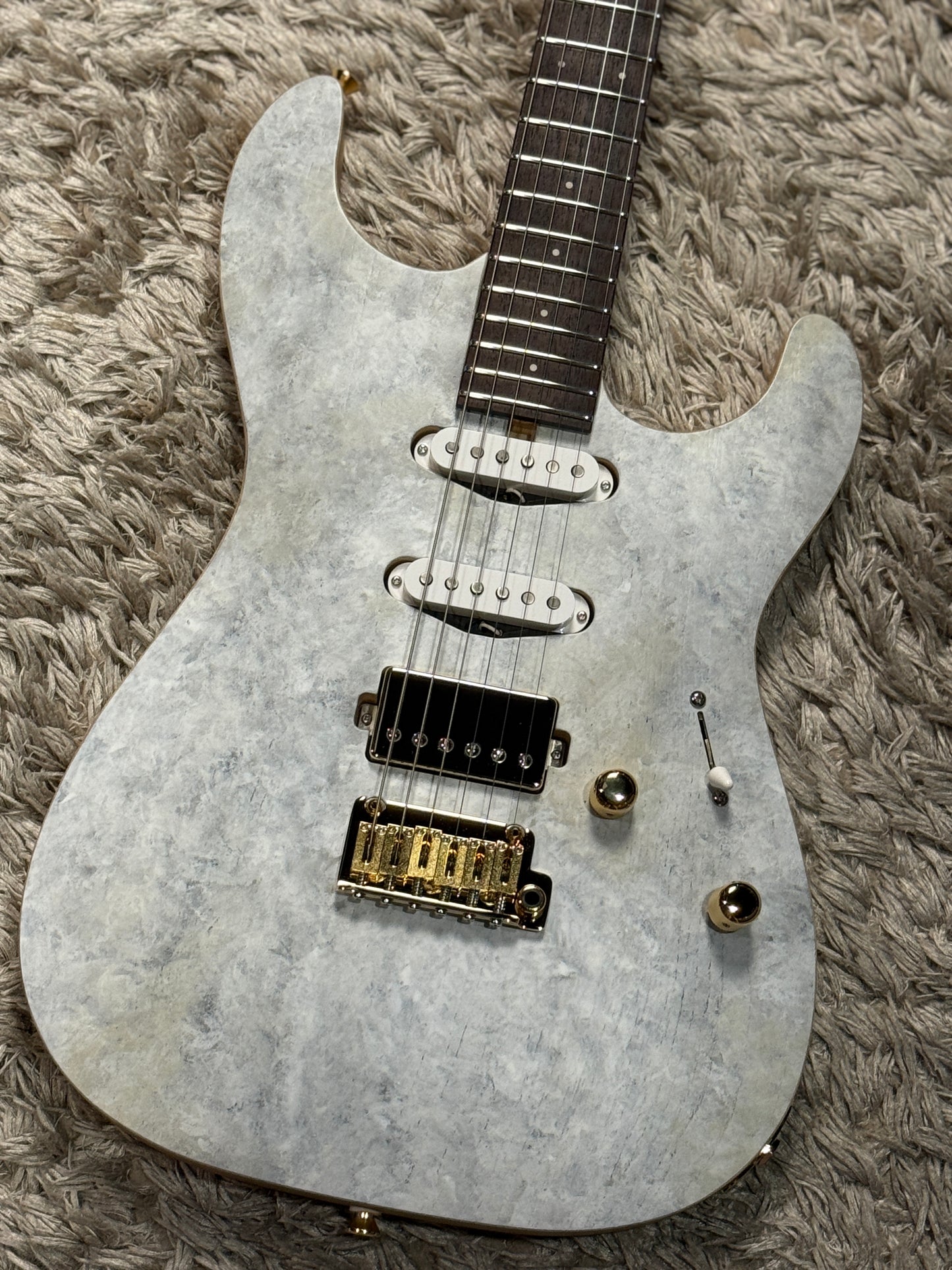 Saito S-622 SSH with Rosewood and Gold Hardware in White Granite 253033