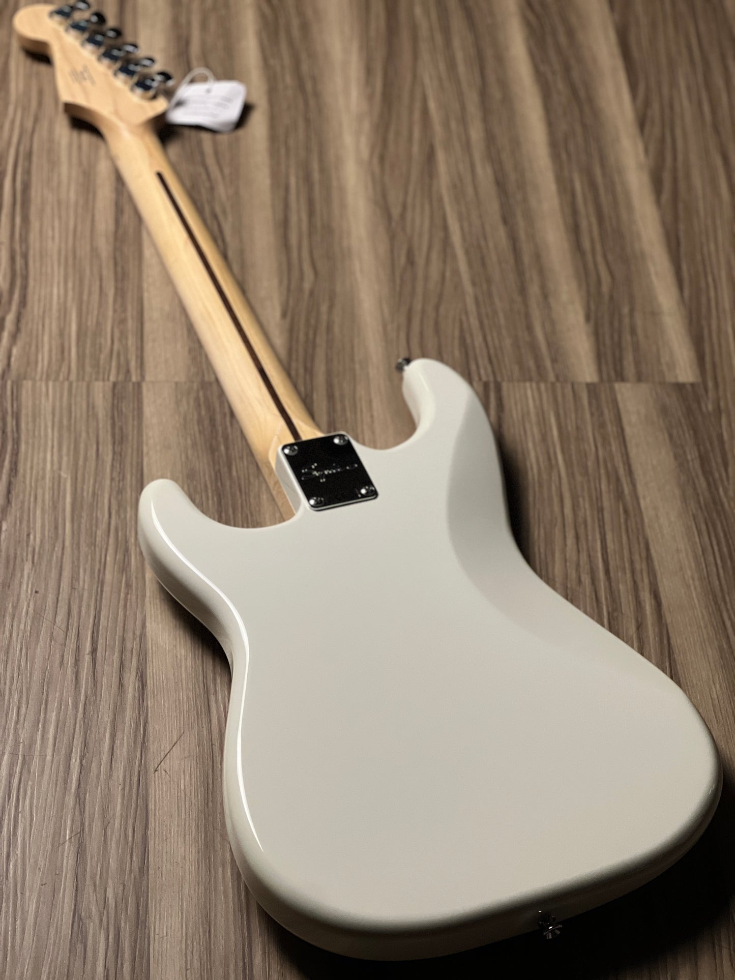 Squier Sonic Stratocaster HT with White Pickguard and Maple FB in Arctic White