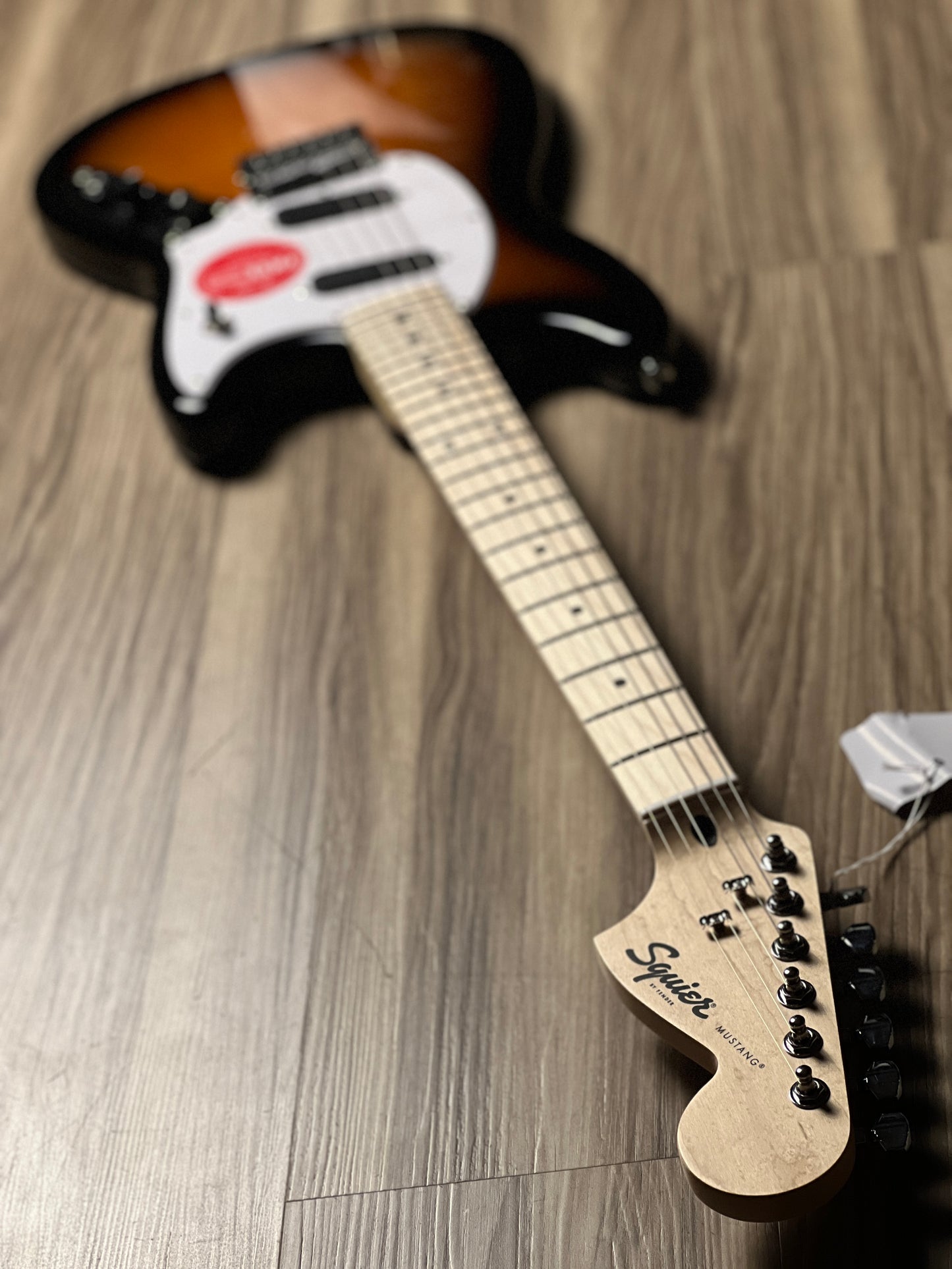 Squier Sonic Mustang with /White Pickguard and Maple FB in 2-Color Sunburst