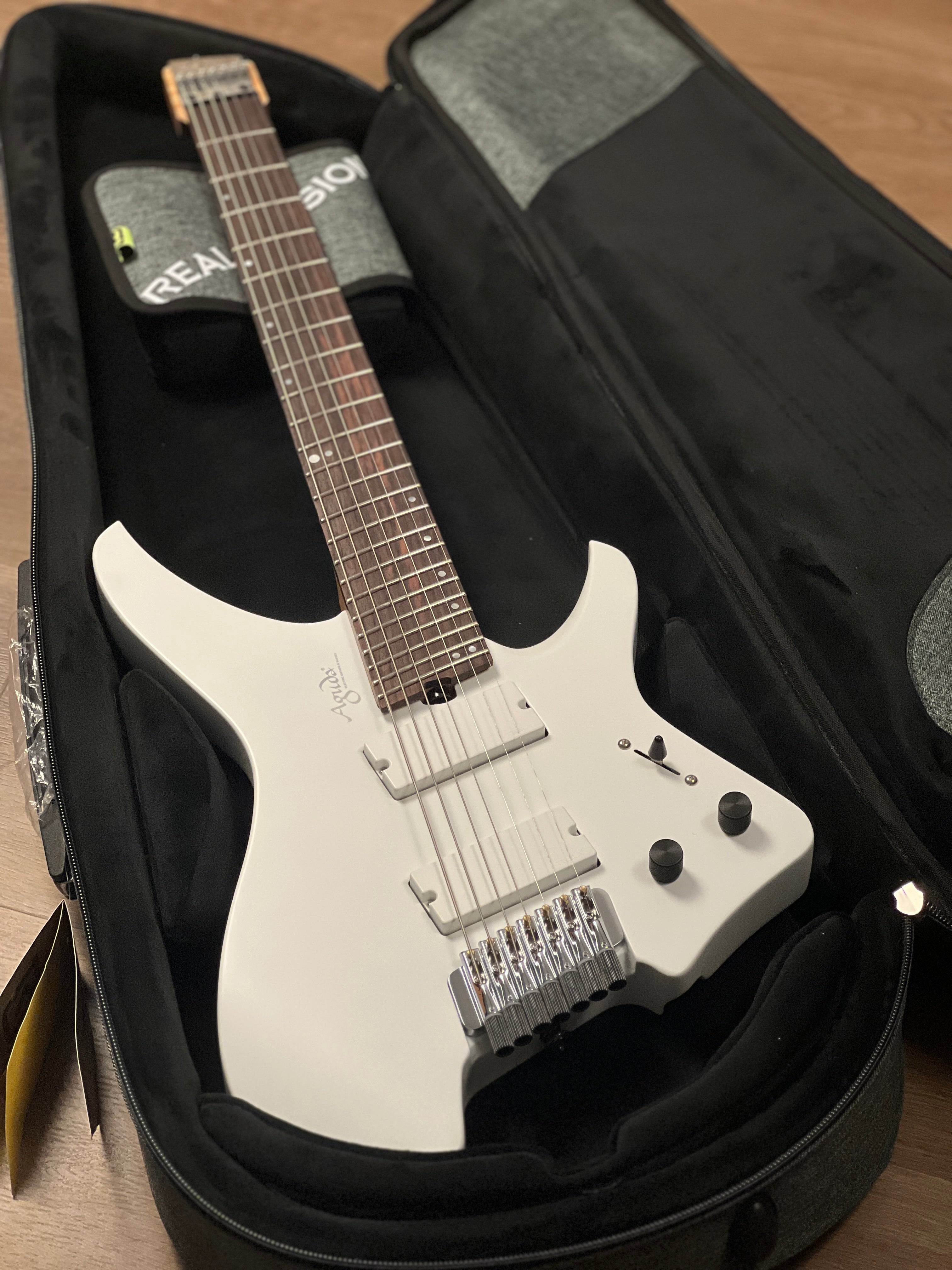 Gravel 懺悔ノ終幕~神従者ガ通リ過ギタ痕・・・ Aguda Black Hole Custom 7-String in Satin White (2025 Version