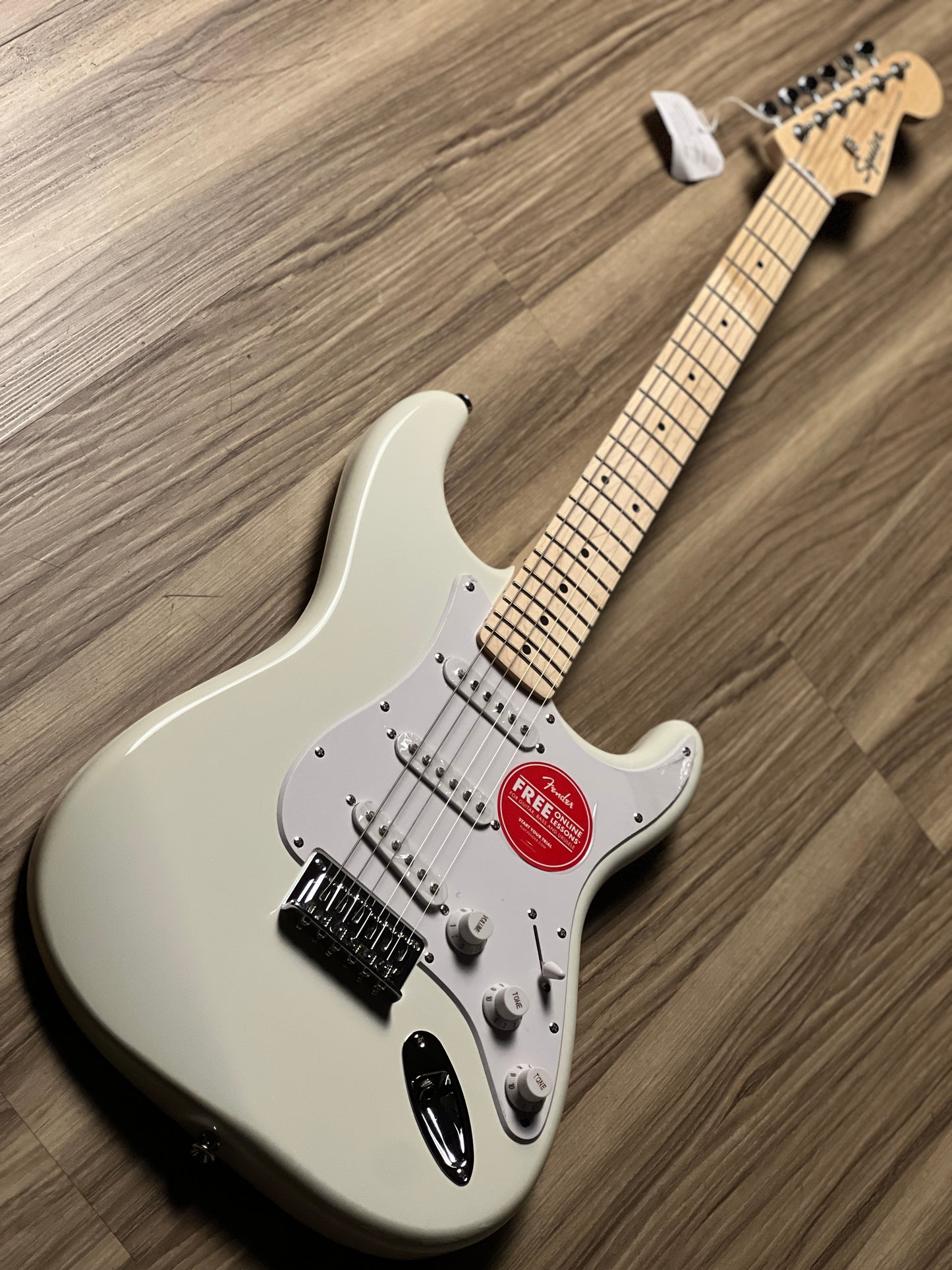 Squier Sonic Stratocaster HT with White Pickguard and Maple FB in Arctic White