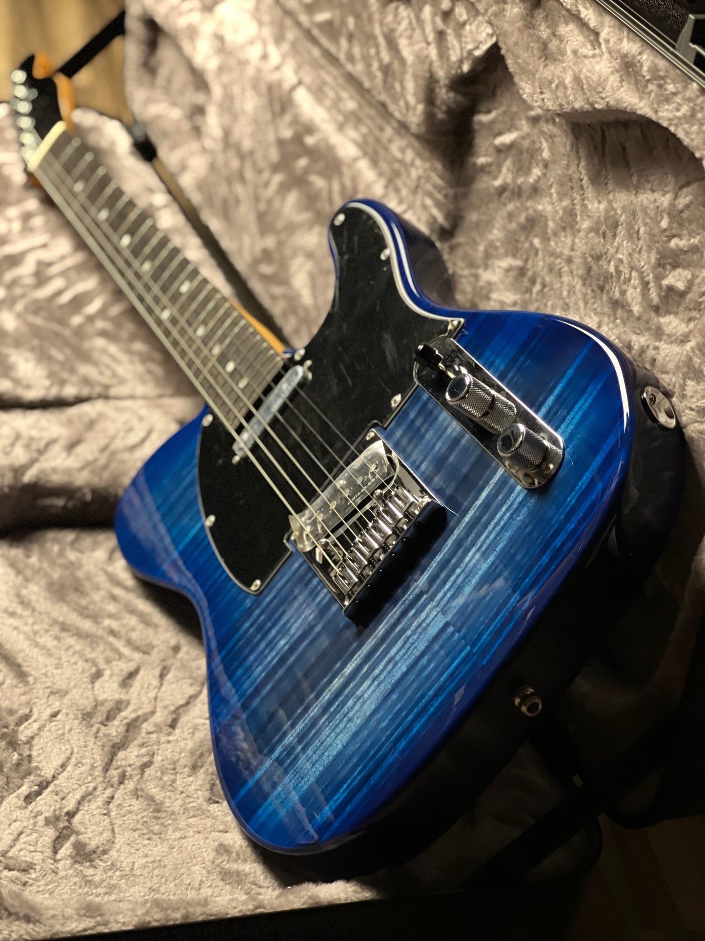 Fender American Ultra Limited Edition Telecaster with Ebony FB In Denim Burst US21014917