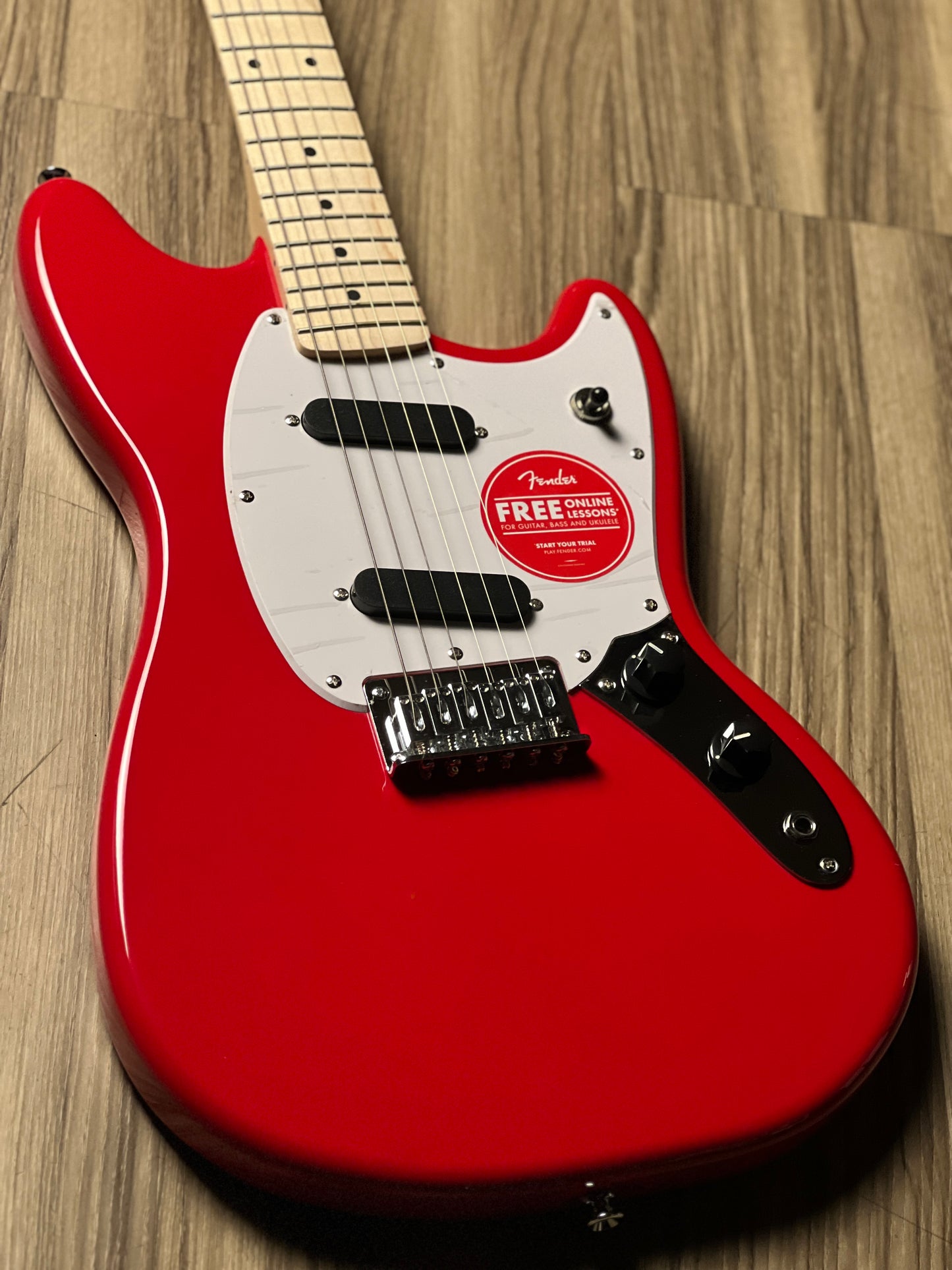 Squier Sonic Mustang with White Pickguard and Maple FB in Torino Red