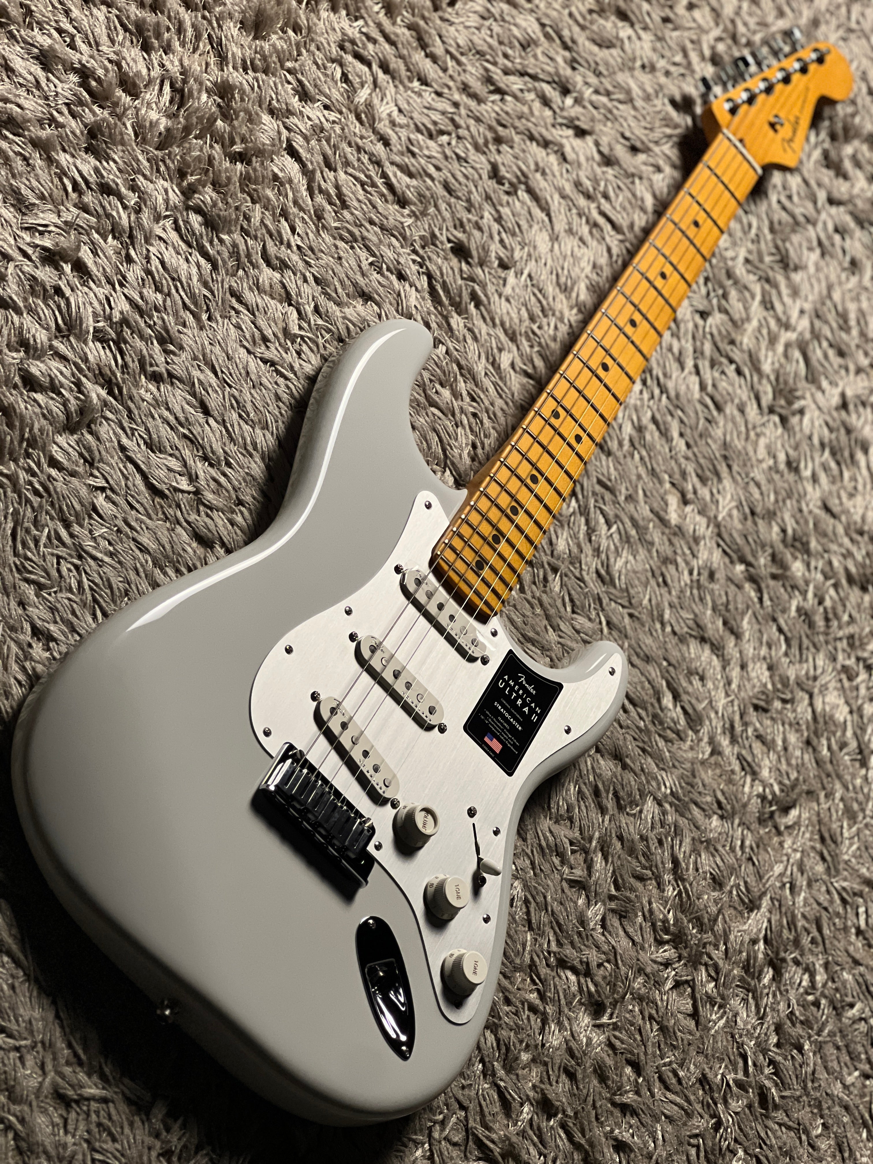 Fender American Ultra II Stratocaster with Maple FB in Avalanche