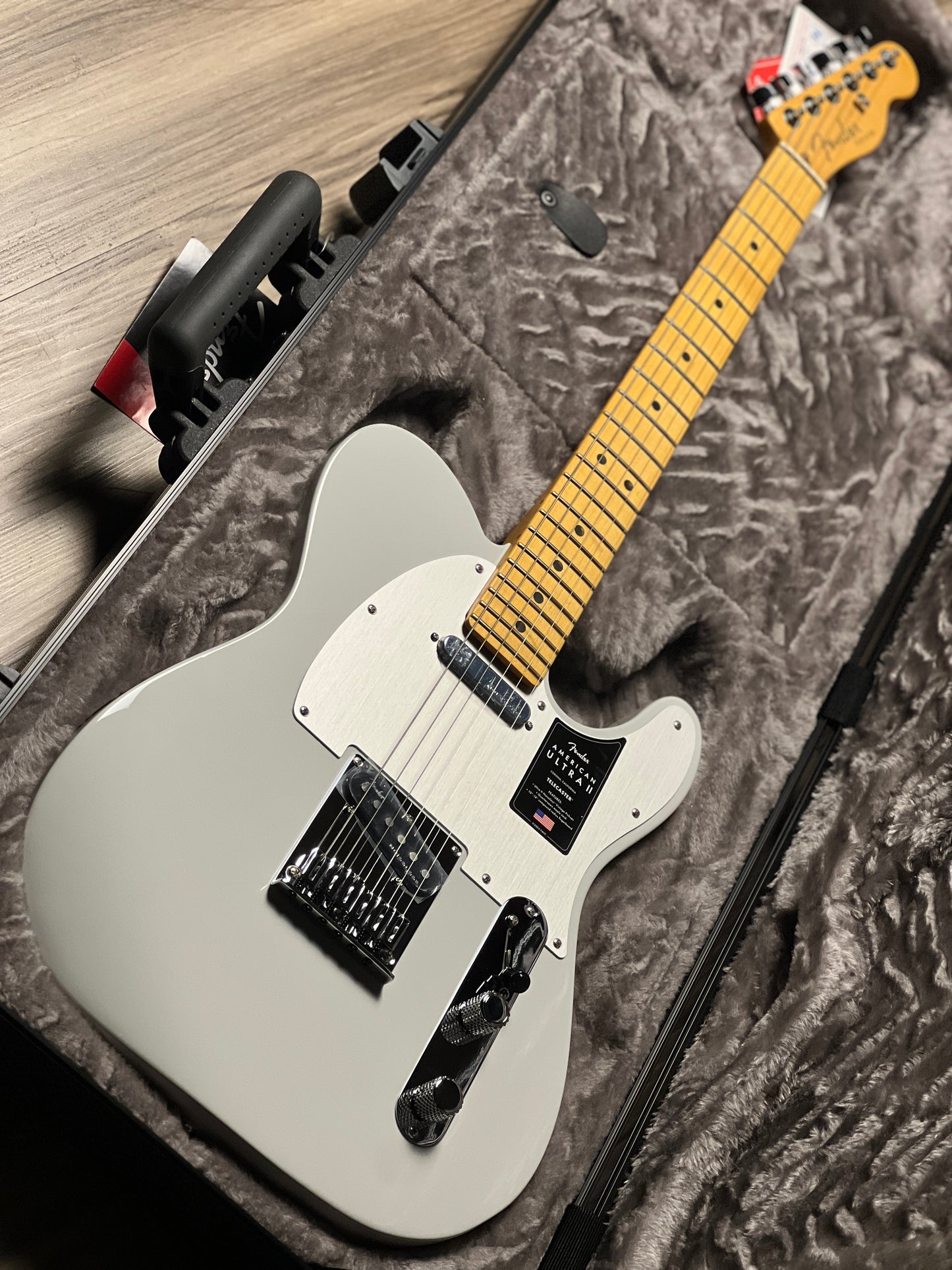 Fender American Ultra II Telecaster with Maple FB in Avalanche US24005310