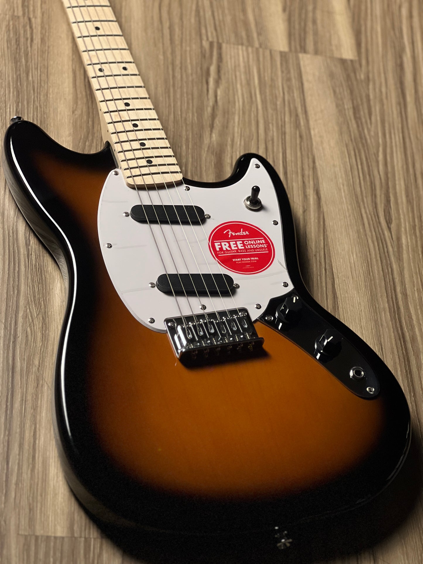 Squier Sonic Mustang with /White Pickguard and Maple FB in 2-Color Sunburst