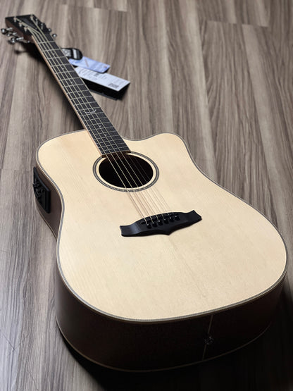 Tanglewood TP5 SE Slope Shoulder Dreadnought With Fishman Presys in Natural