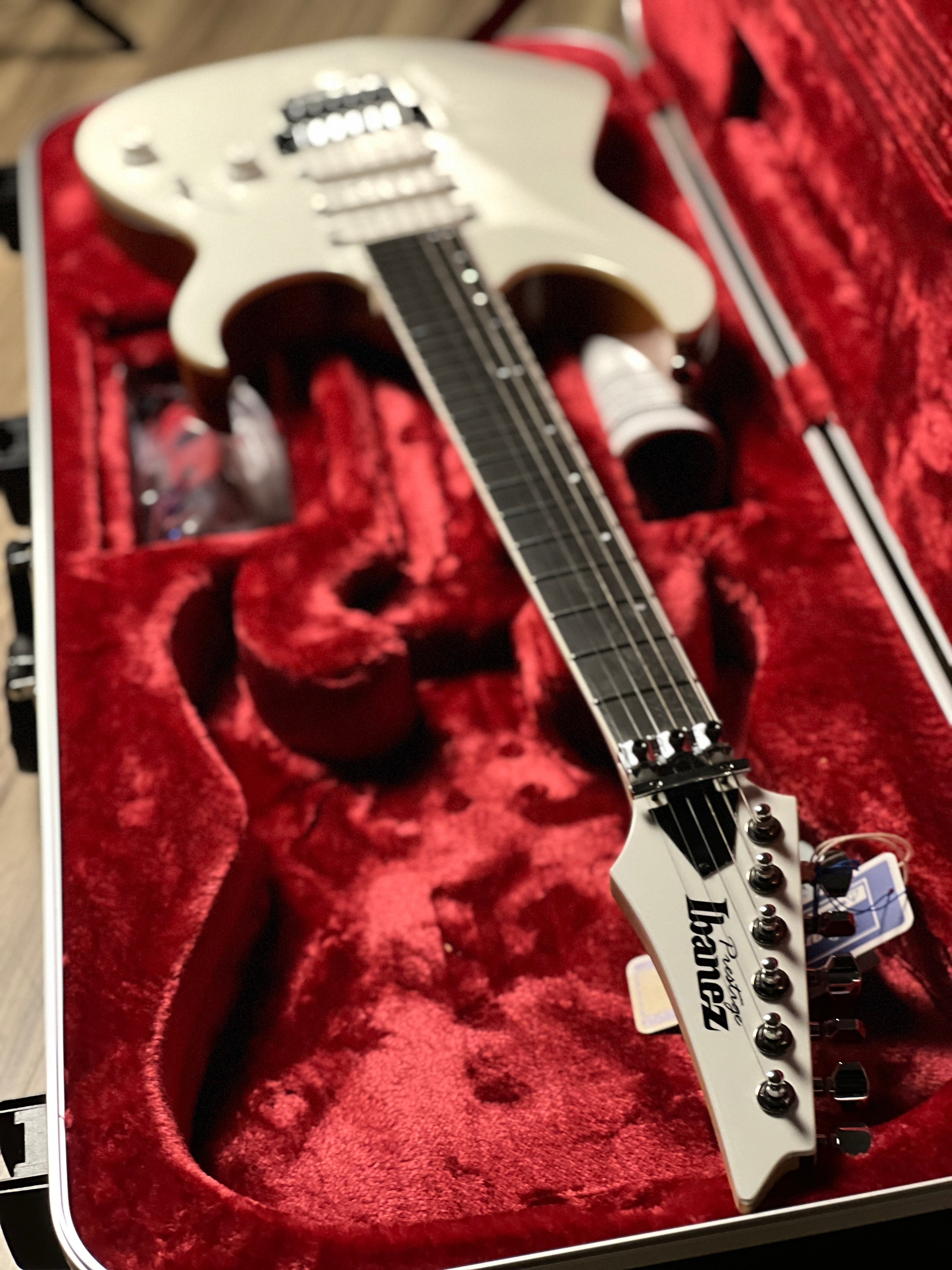 Ibanez RG5440C-PW with Case in Pearl White F2406993 – nafiriguitar.com