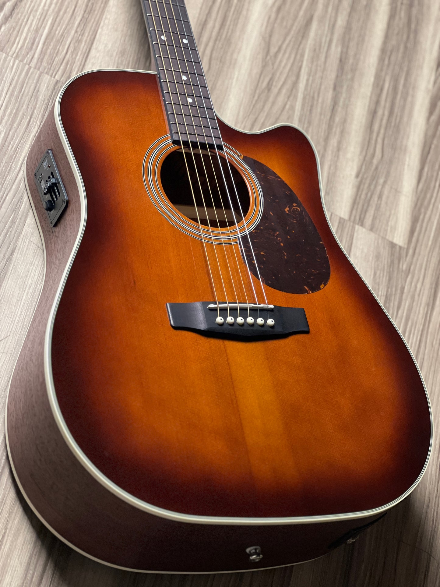 Cort MR500E-BR in Brown Burst