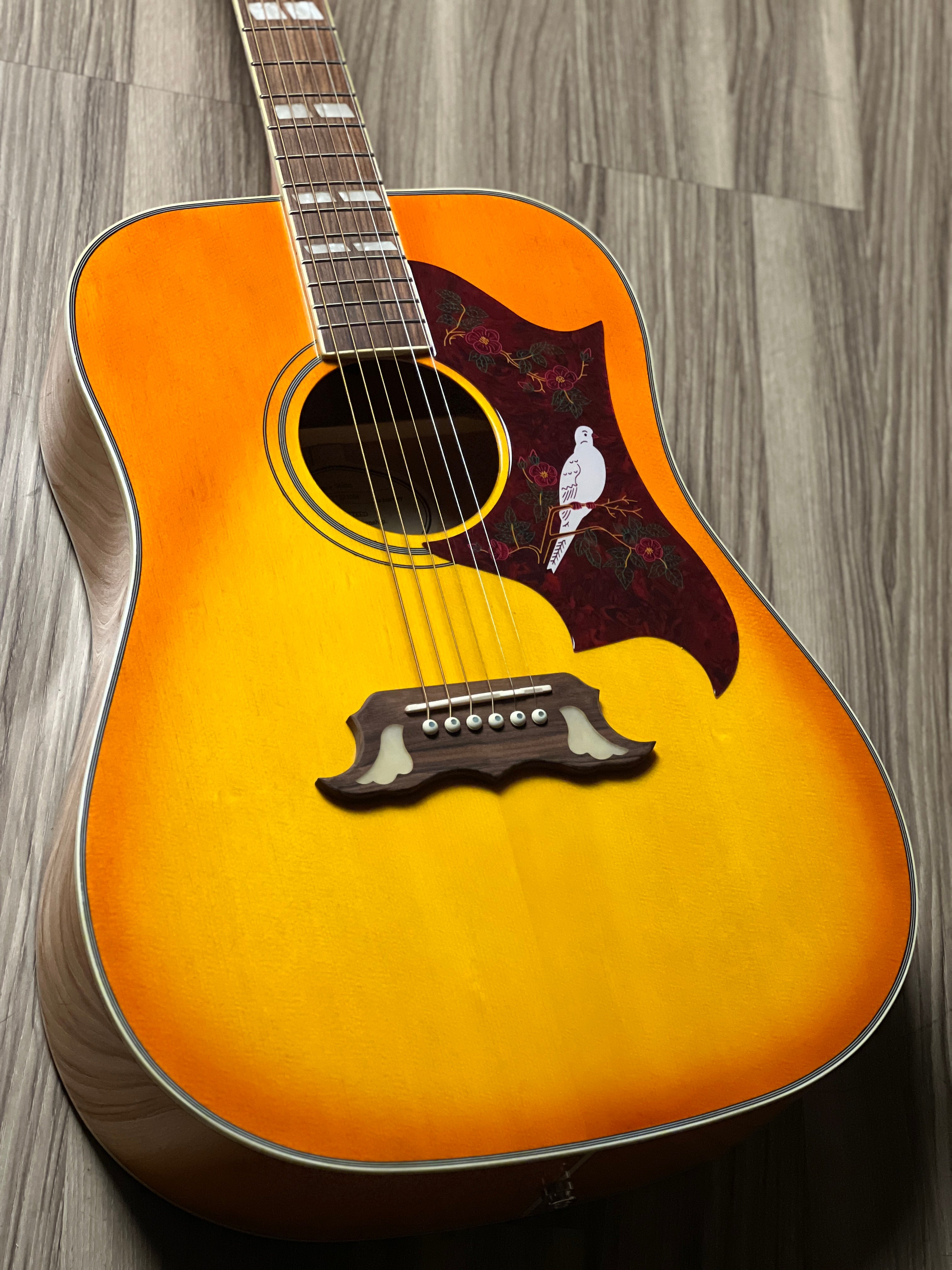 Epiphone DOVE NA Fishman搭載 Epiphone Dove Studio Solid Top Fishman Sonitone In Vintage