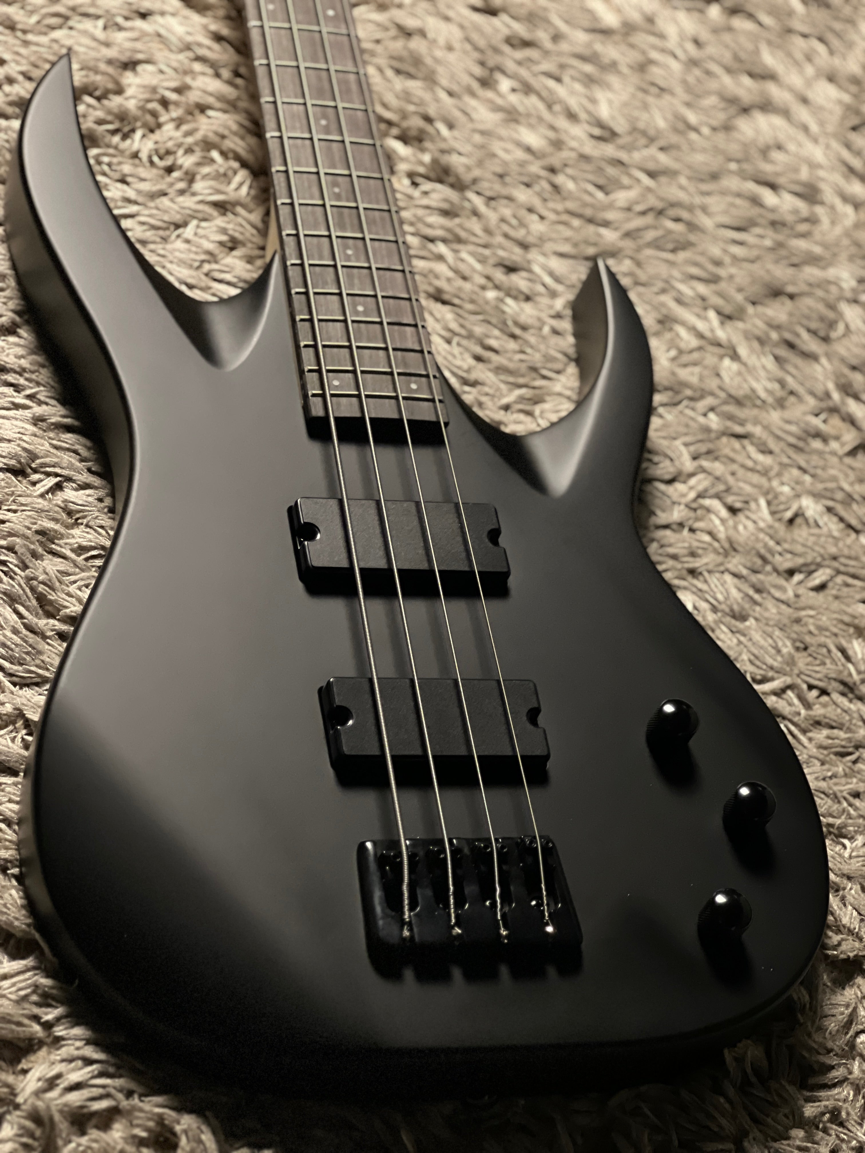 Solar AB4.4CE in Carbon Black – nafiriguitar.com
