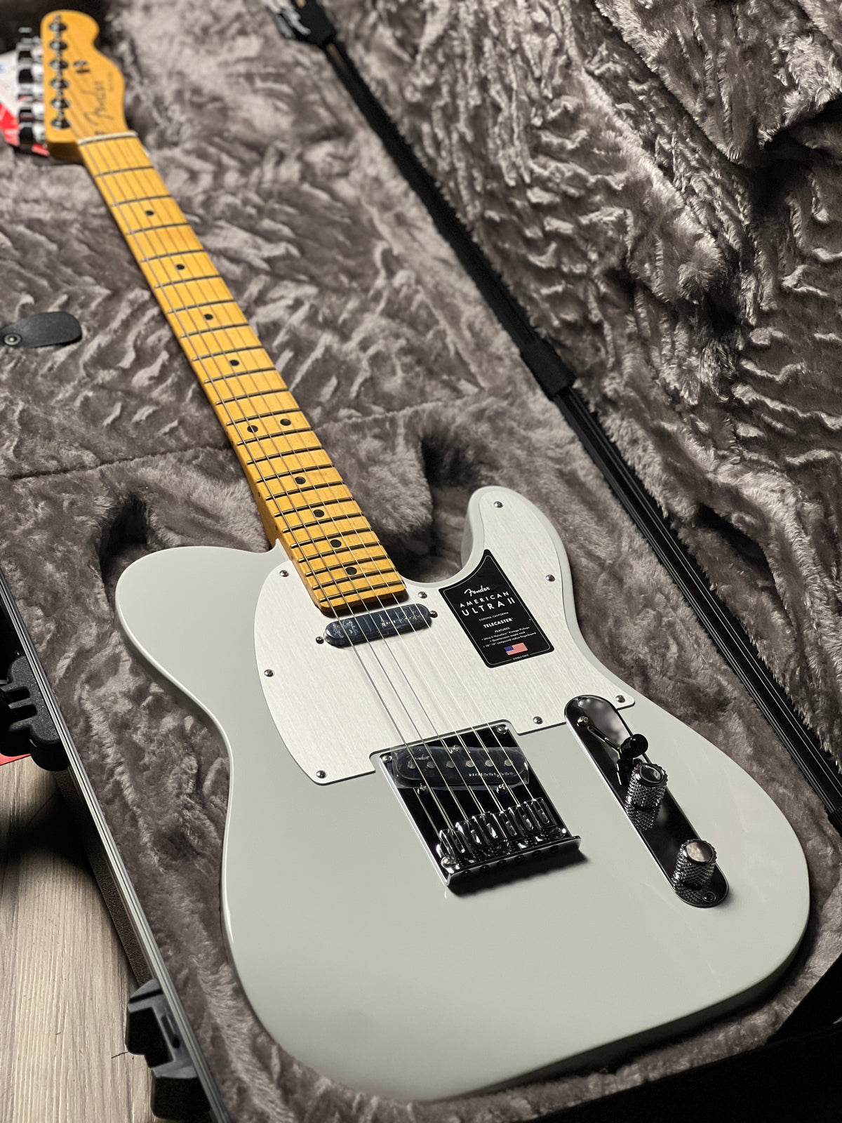 Fender American Ultra II Telecaster with Maple FB in Avalanche 